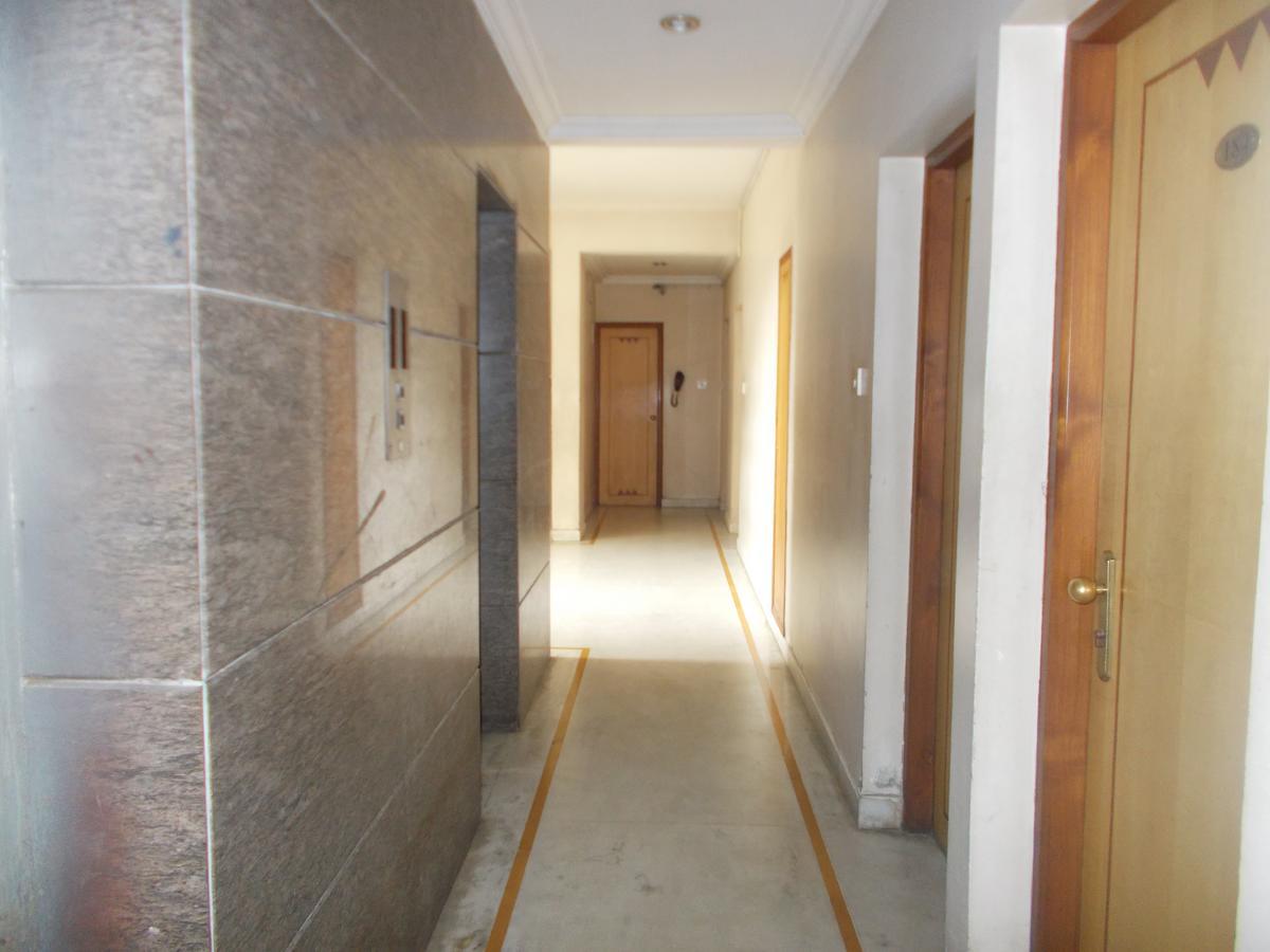 Modern Hotel *