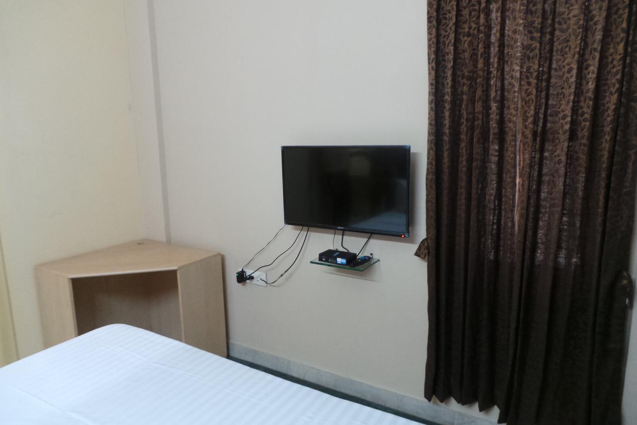 Hotel White House *