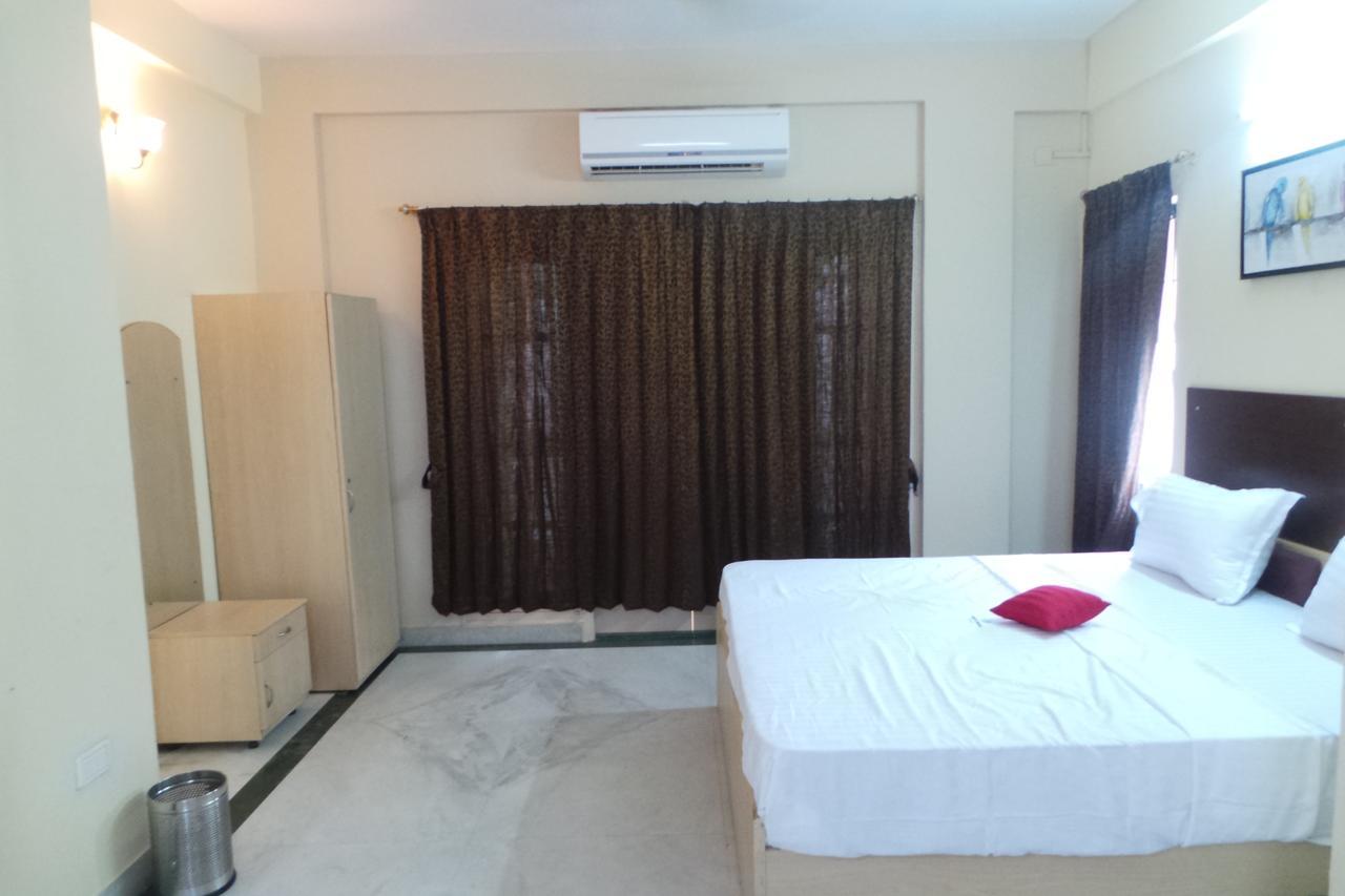 Hotel White House *
