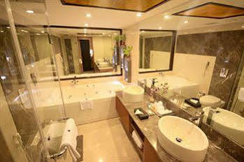 Hotel The Atria 4*