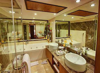 The Atria 4*