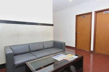 Oyo 29638 Gmr 18 Hotel Bangalore