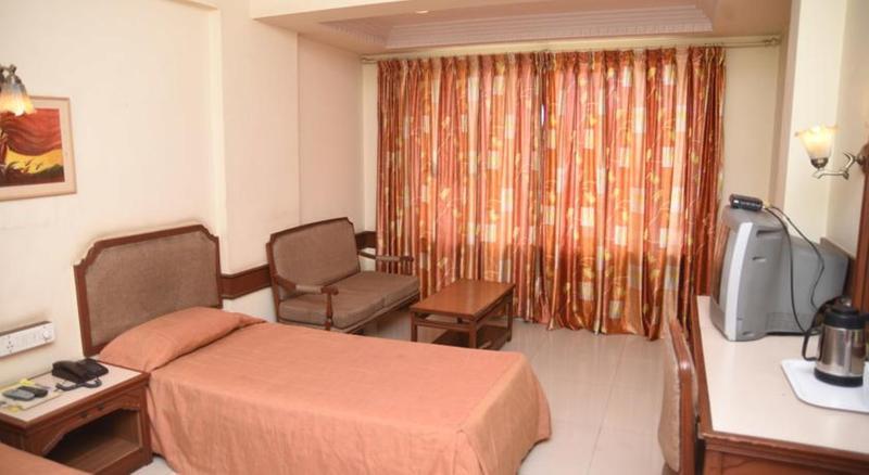 Maurya Hotel 3*