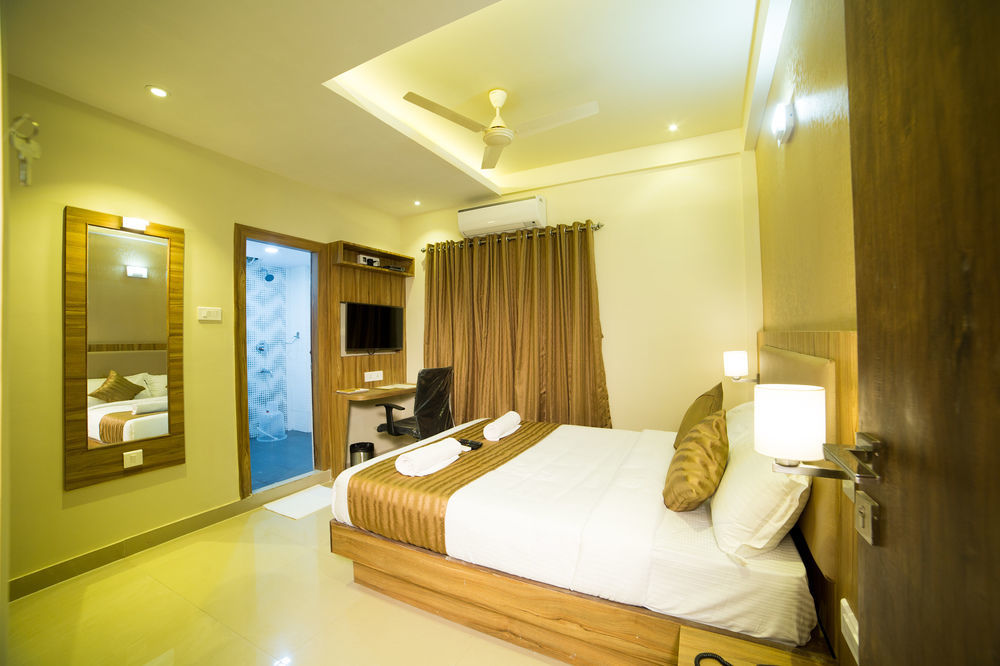 Hotel Plaza Heights 3*