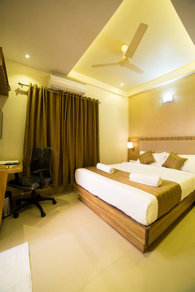 Hotel Plaza Heights 3*