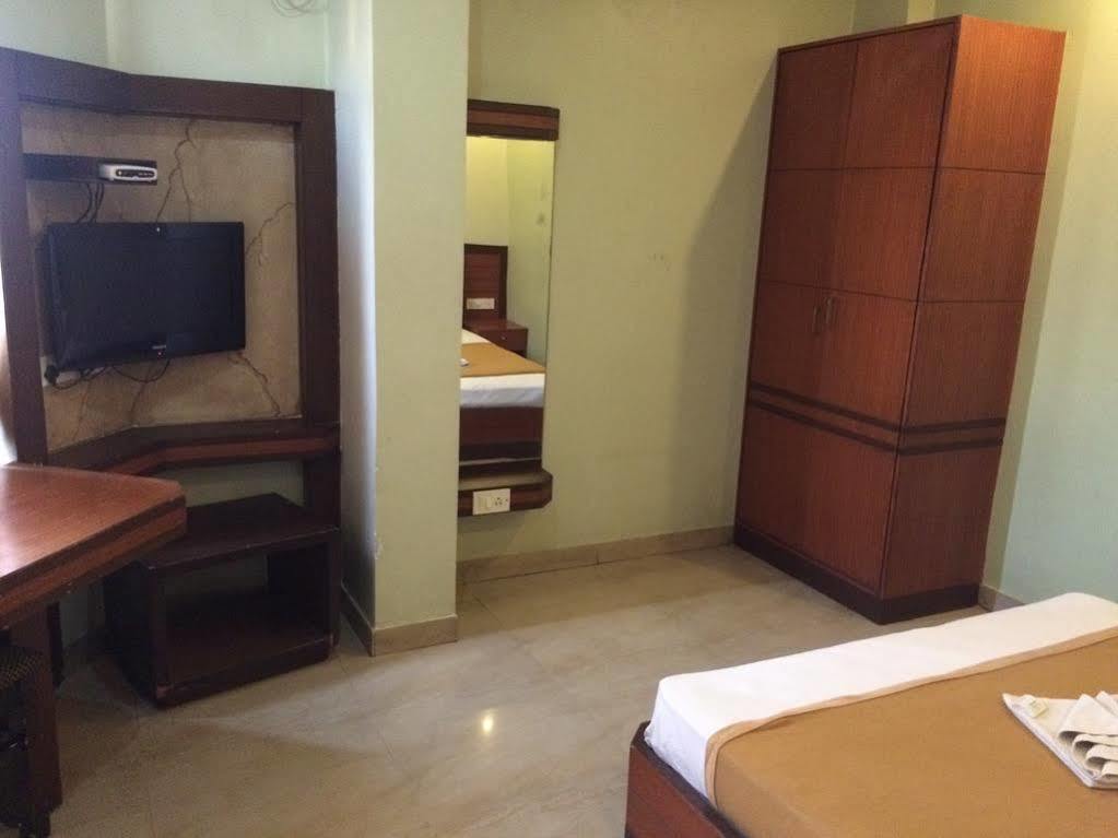 Inn Oyo 13021 Park Palace *