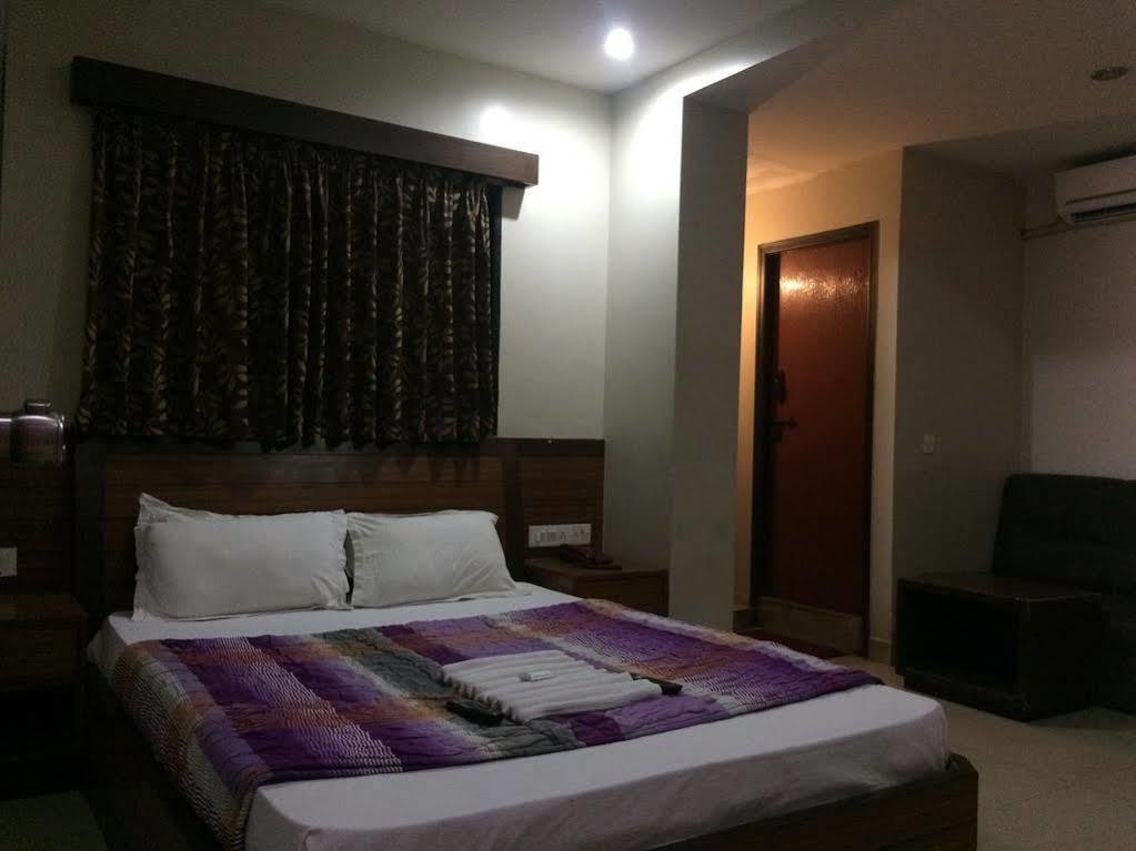 Inn Oyo 13021 Park Palace *