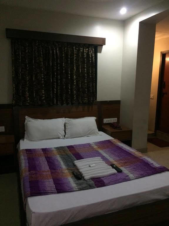 Oyo 13021 Park Palace * Bangalore