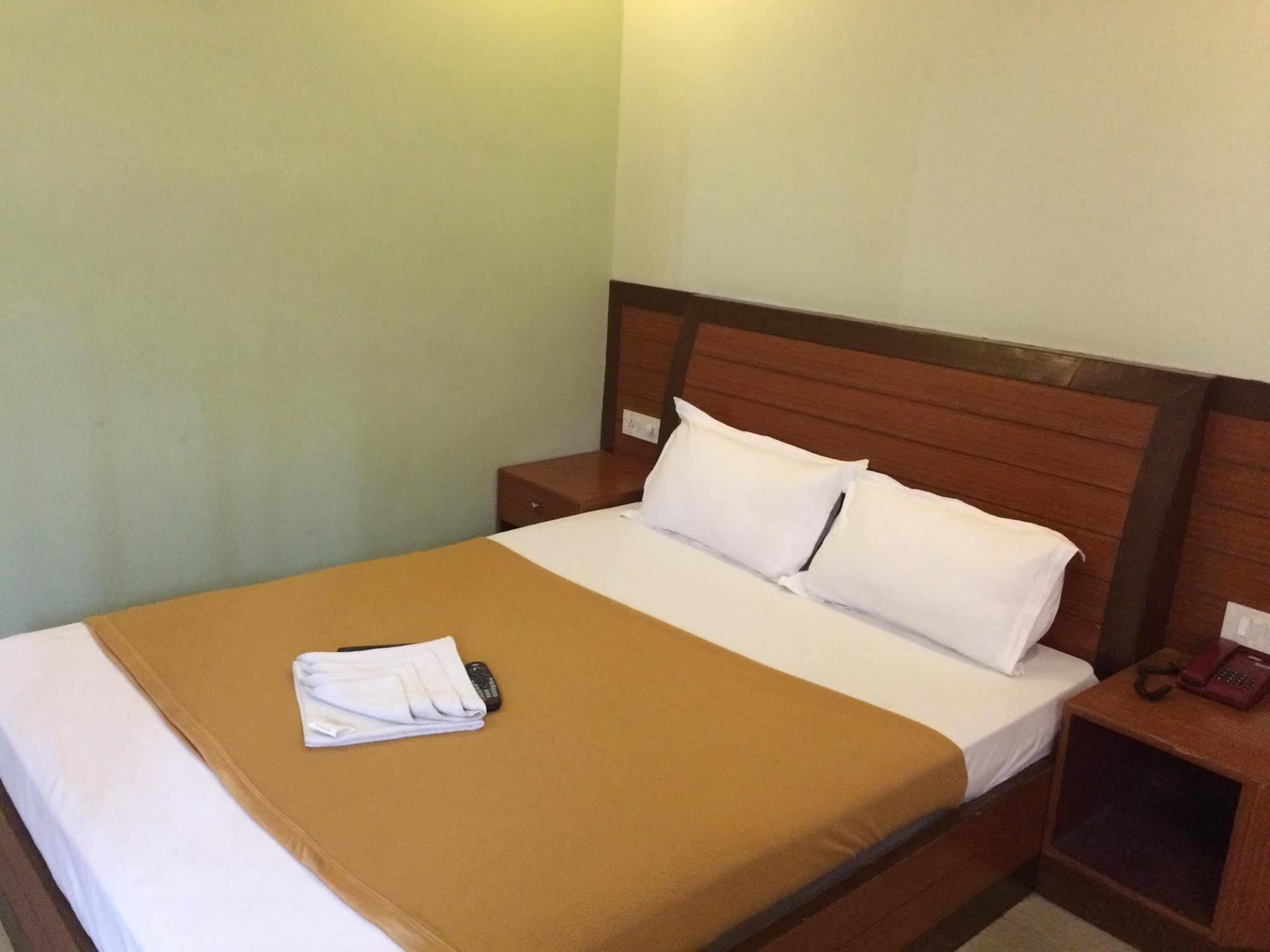 Inn Oyo 13021 Park Palace *