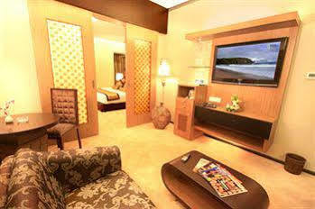 Hotel The Atria 4*