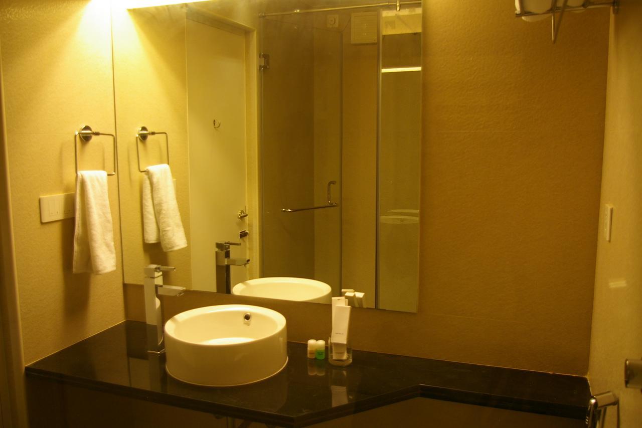 Hotel Roseline Suites Bangalore