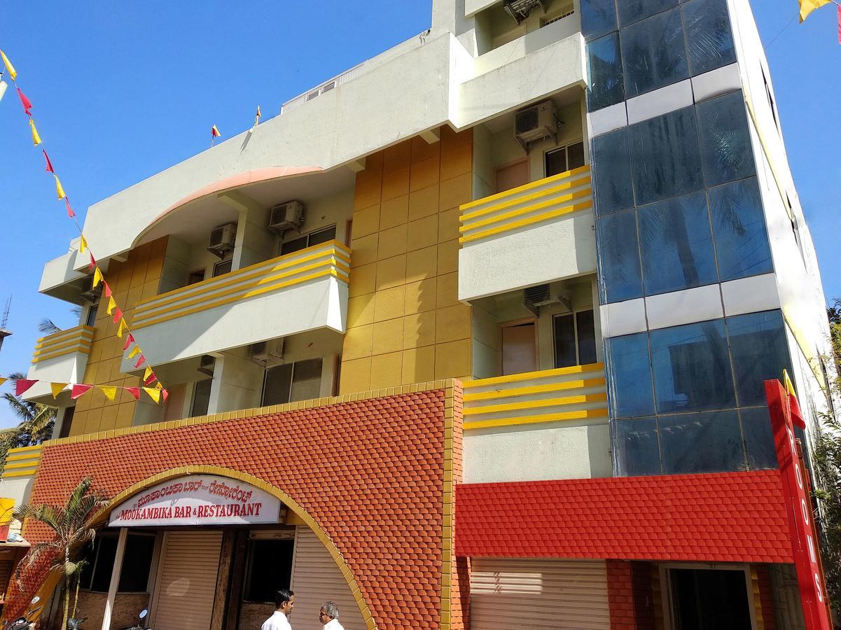 Oyo 10476 Near Forum Mall Hotel 3*