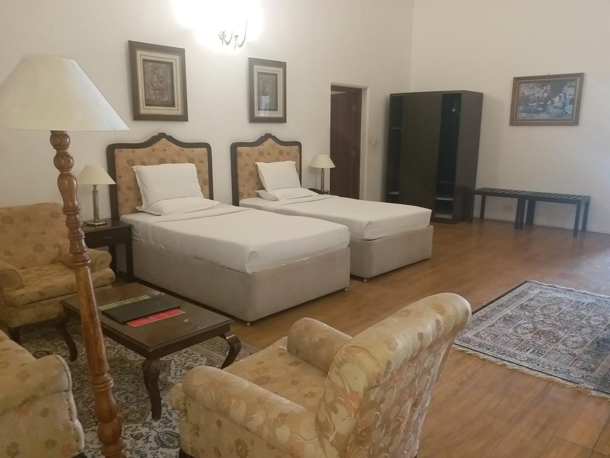 Hotel Jayamahal Palace 4*