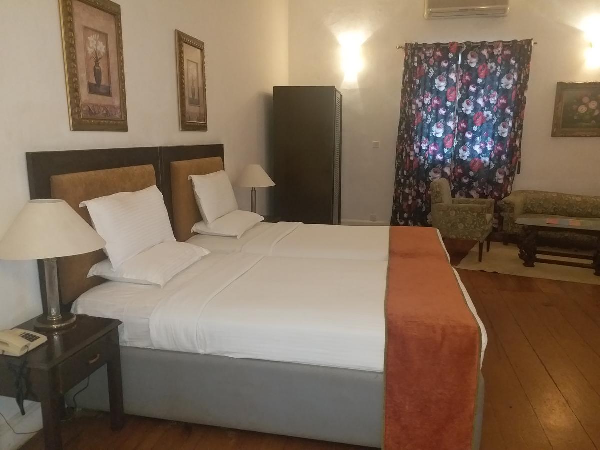 Hotel Jayamahal Palace