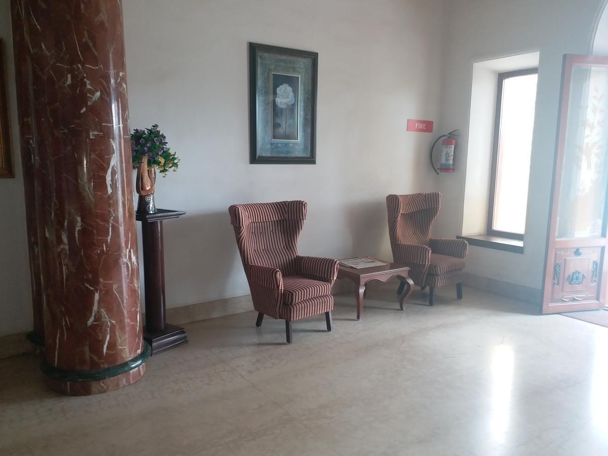 Hotel Jayamahal Palace