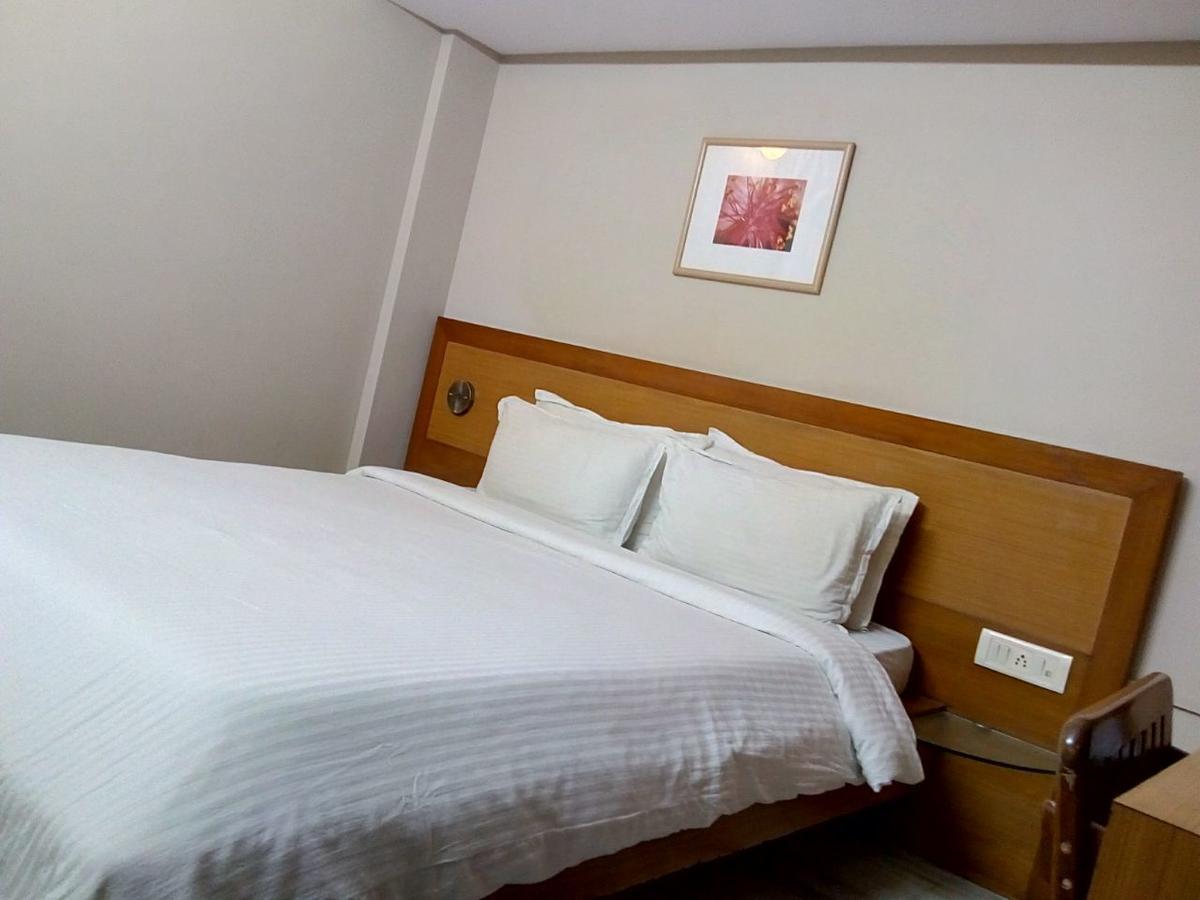 Om Residency Hotel 3*