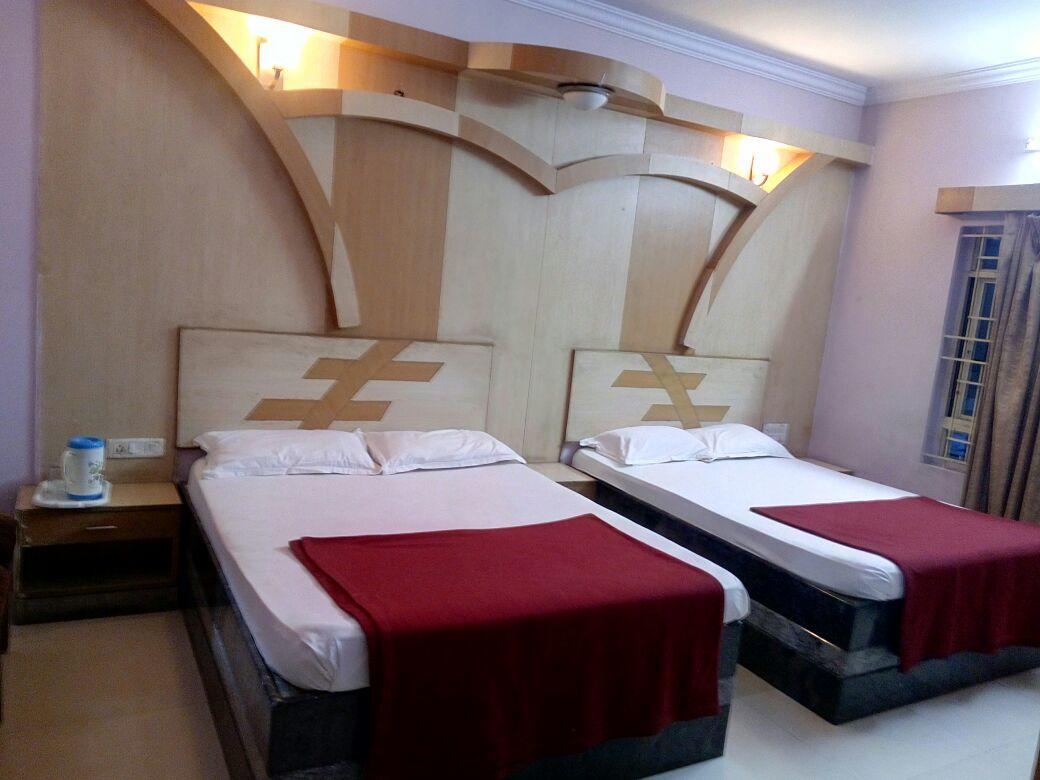 Sree Bhavani Palace Hotel *