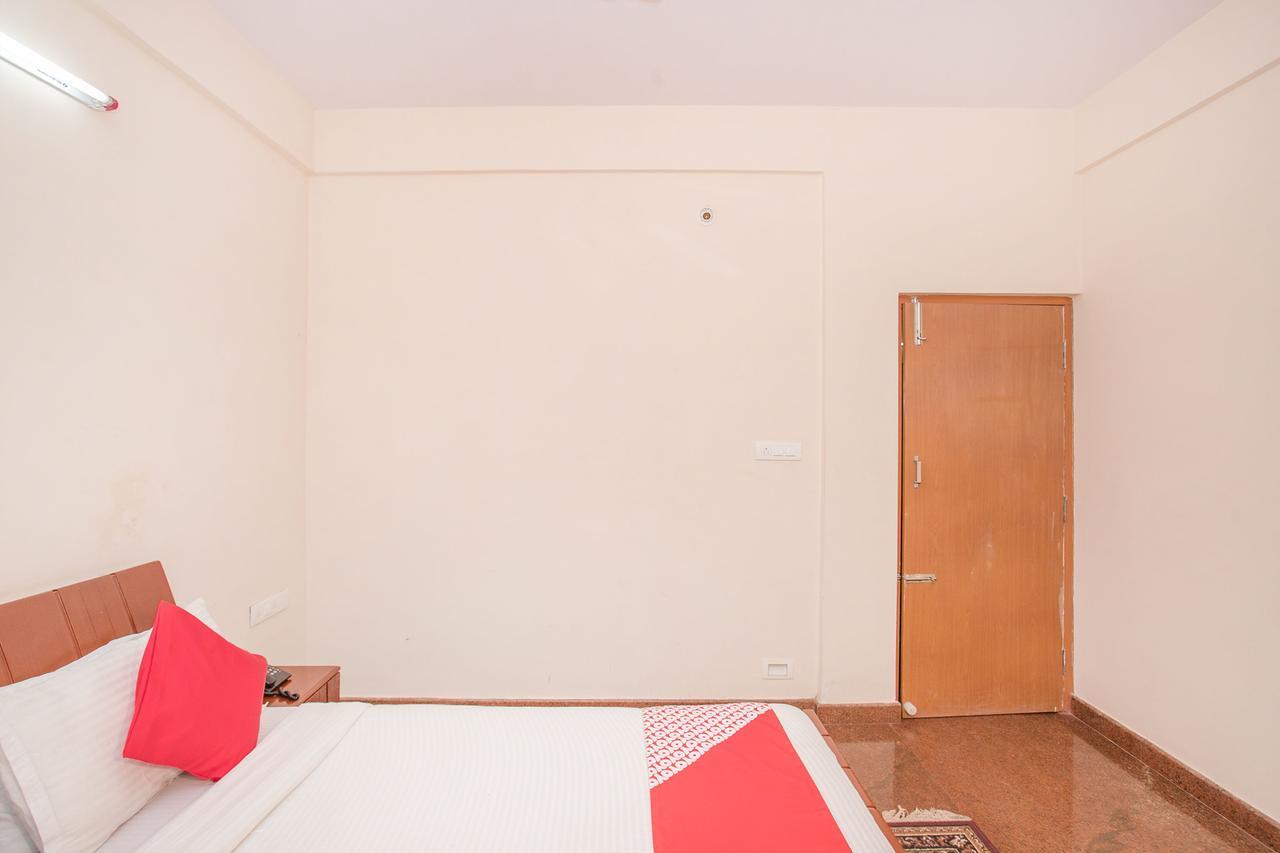 Oyo 9702 Hebbal 3*