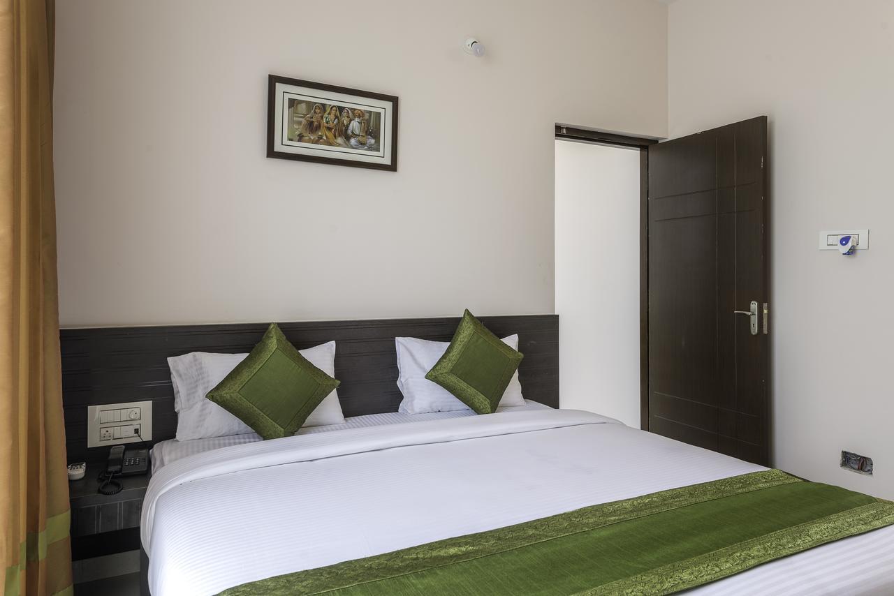 Bed & Breakfast Premium Hoppers Stop
