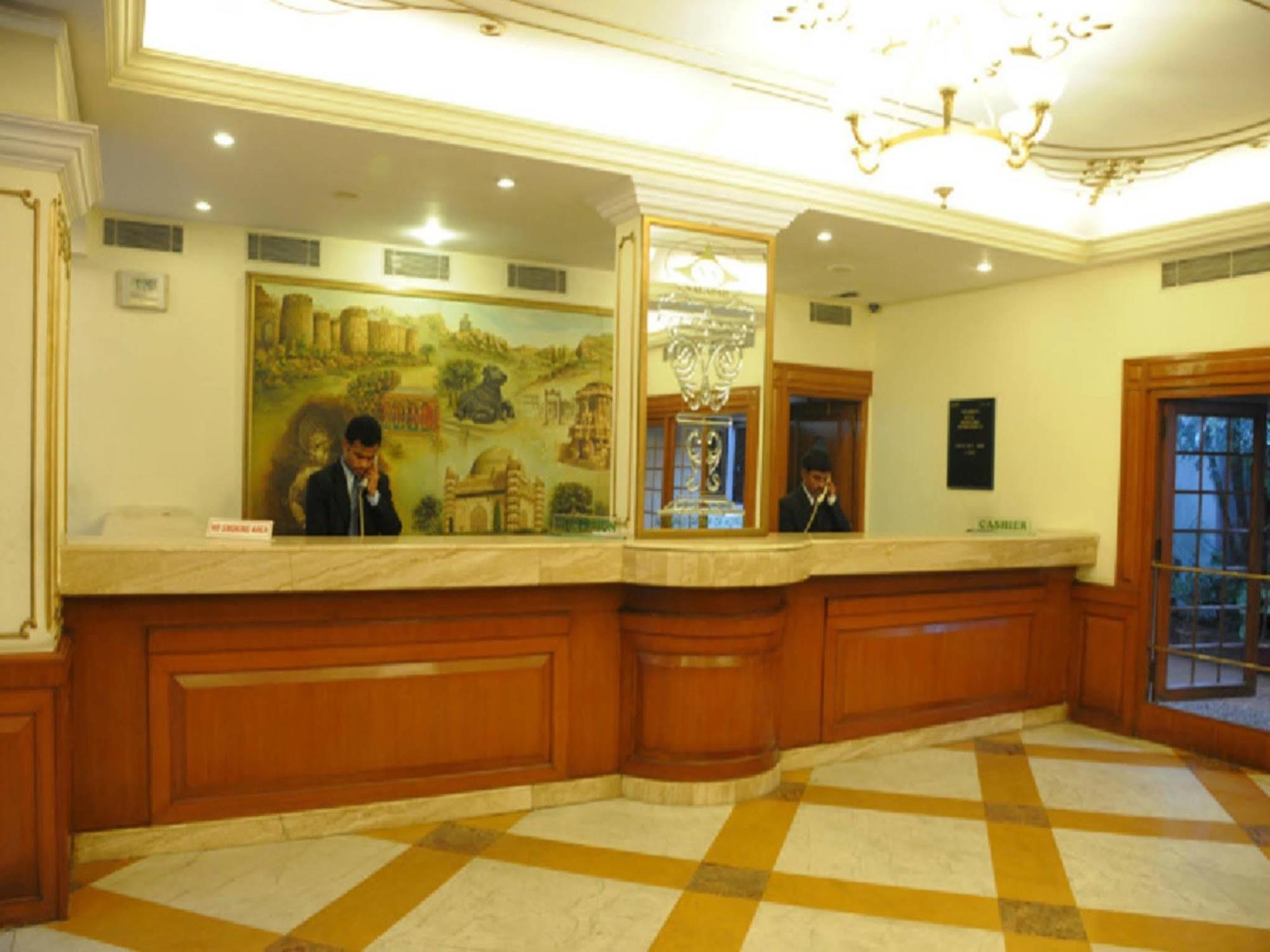 Nalapad's International Hotel 4*