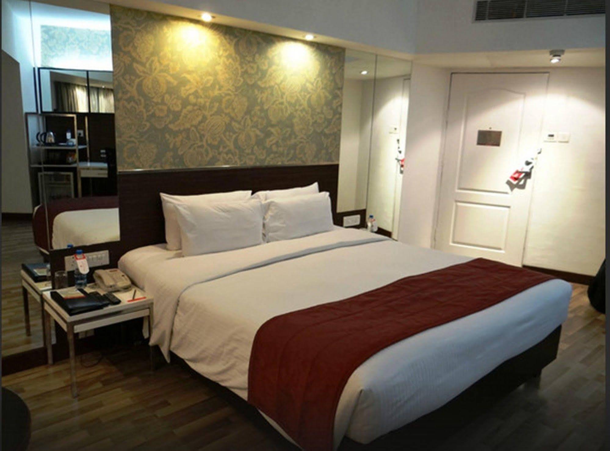Regenta Place Bangalore, Cunningham Road Hotel 4*