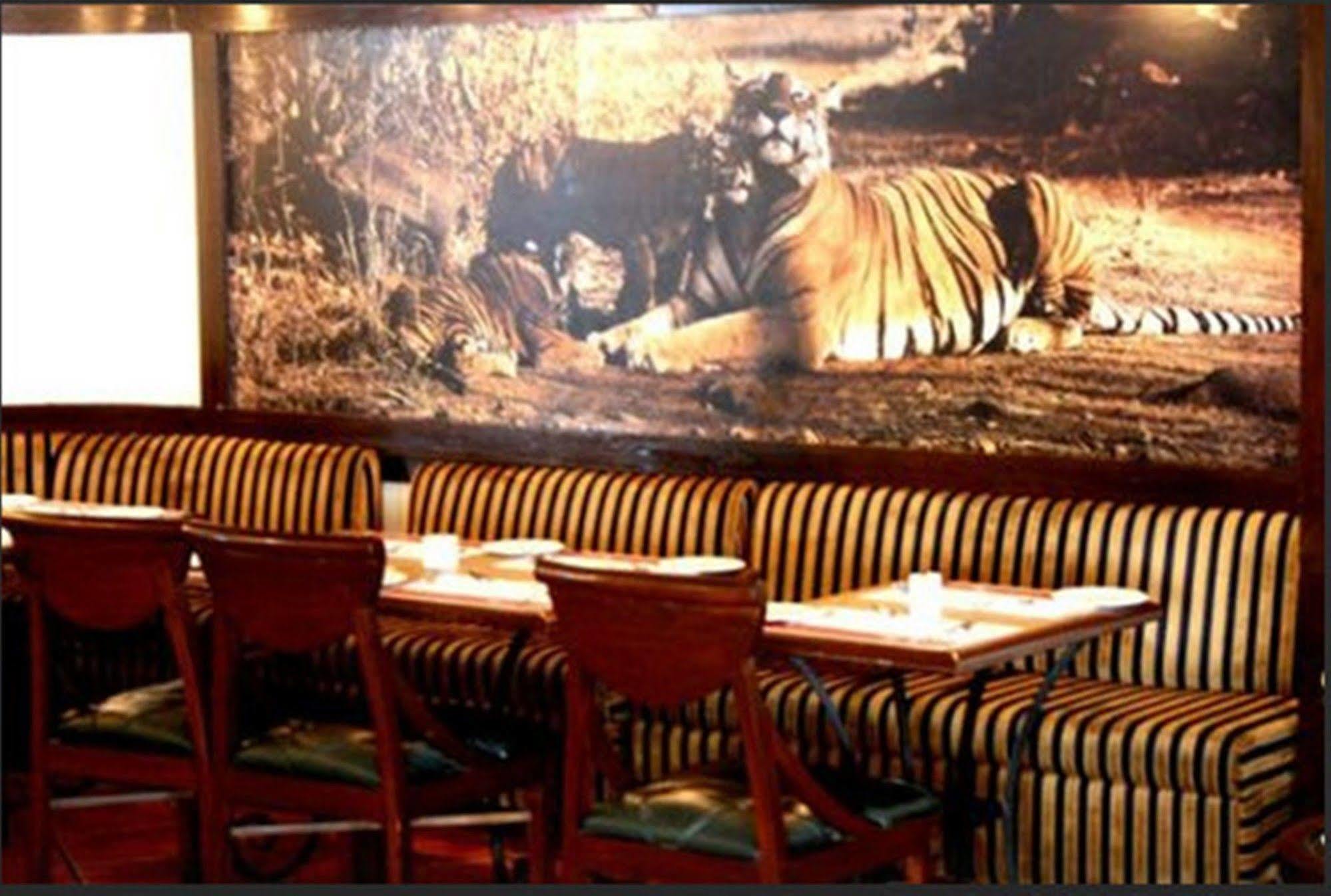 Hotel Regenta Place Bangalore, Cunningham Road