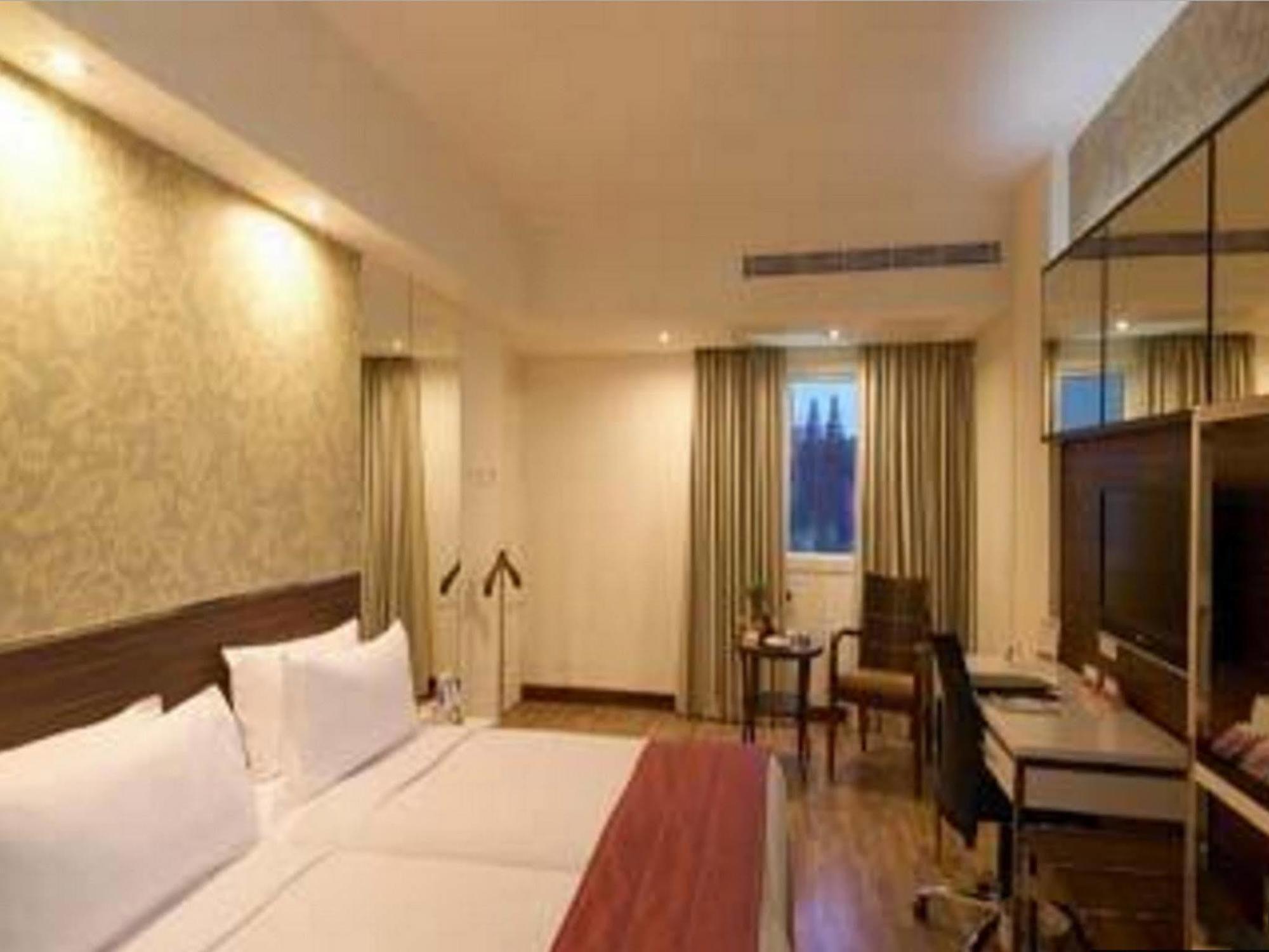 Hotel Regenta Place Bangalore, Cunningham Road Bangalore