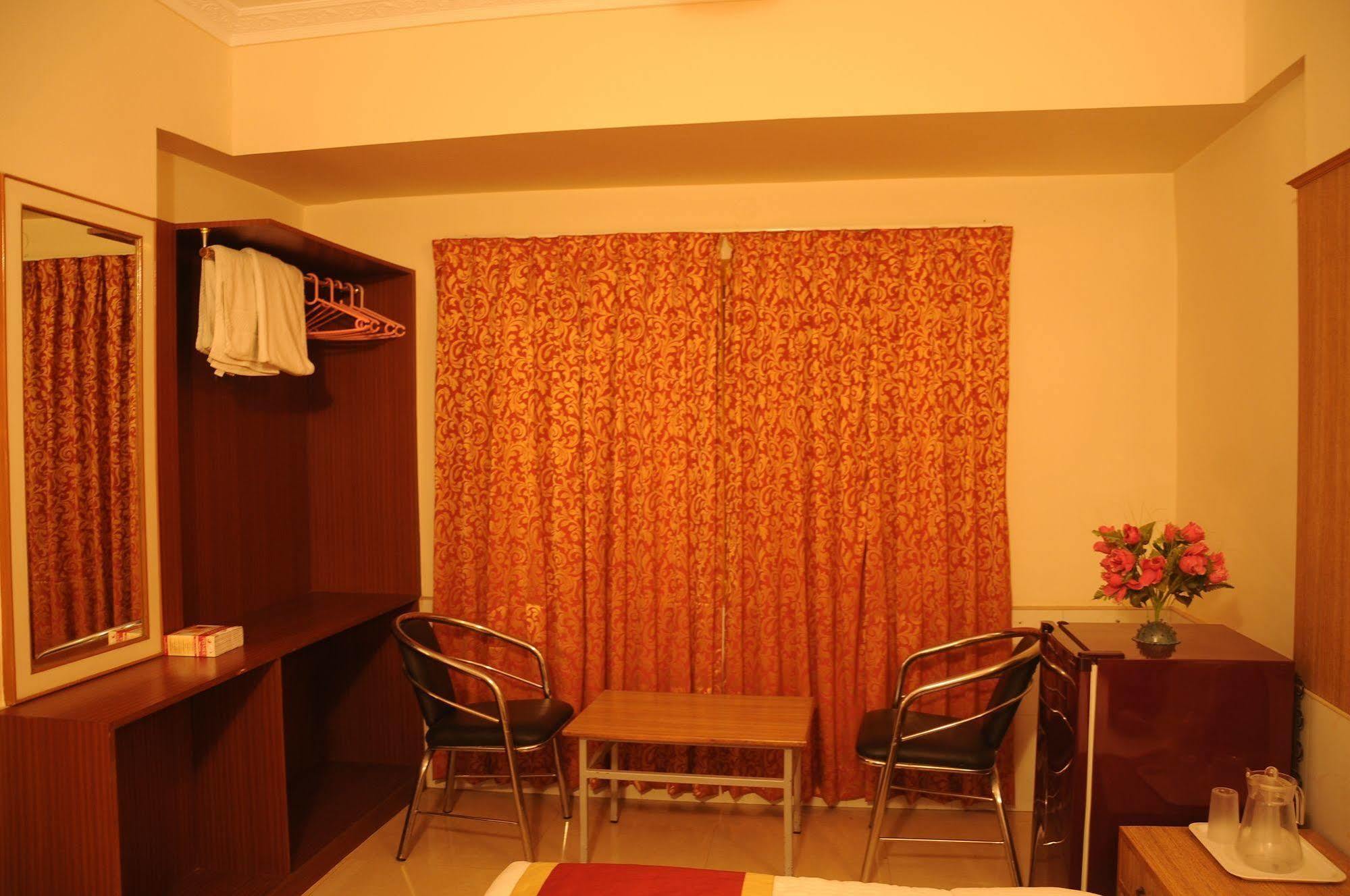 Oyo 9633 Srinidhi Residency Hotel Bangalore