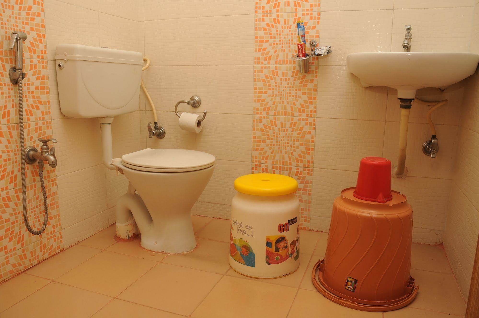 Hotel Oyo 9633 Srinidhi Residency