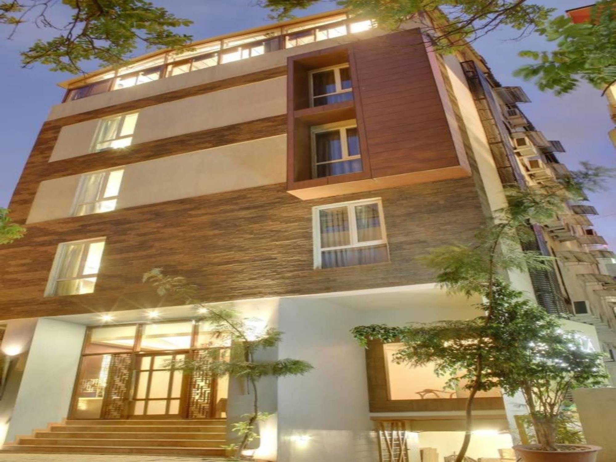 Justa Off Mg Road Hotel 4*