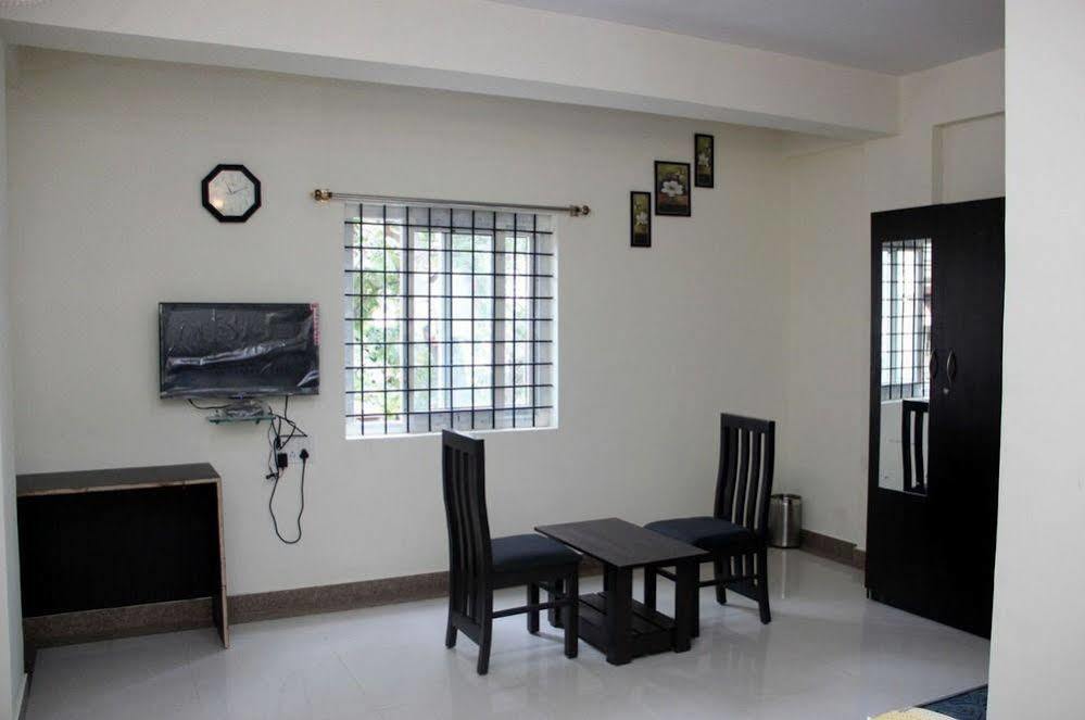 Hotel Itsy By Treebo - Palm Emirates Bangalore