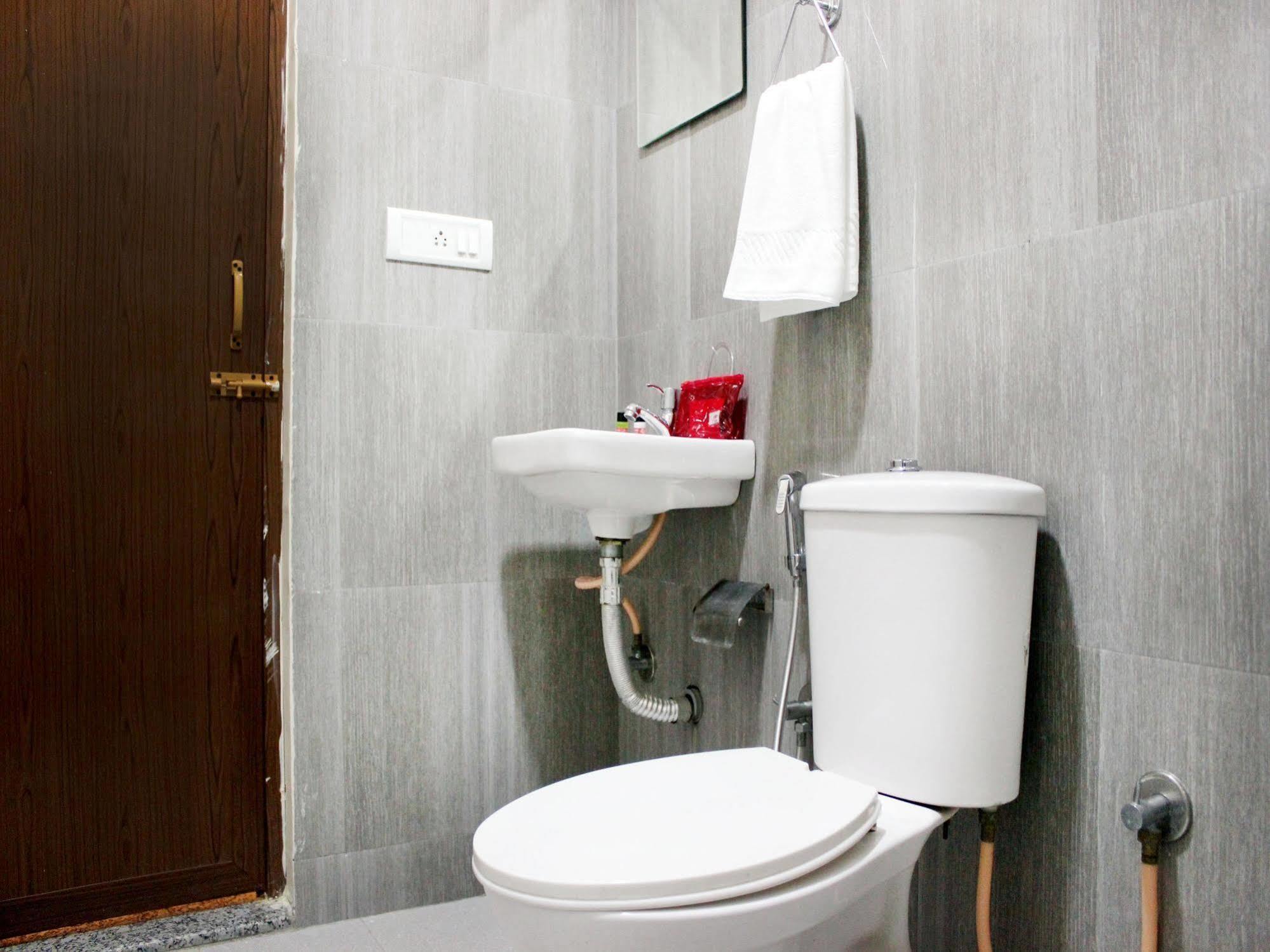 Itsy By Treebo - Palm Emirates Hotel Bangalore
