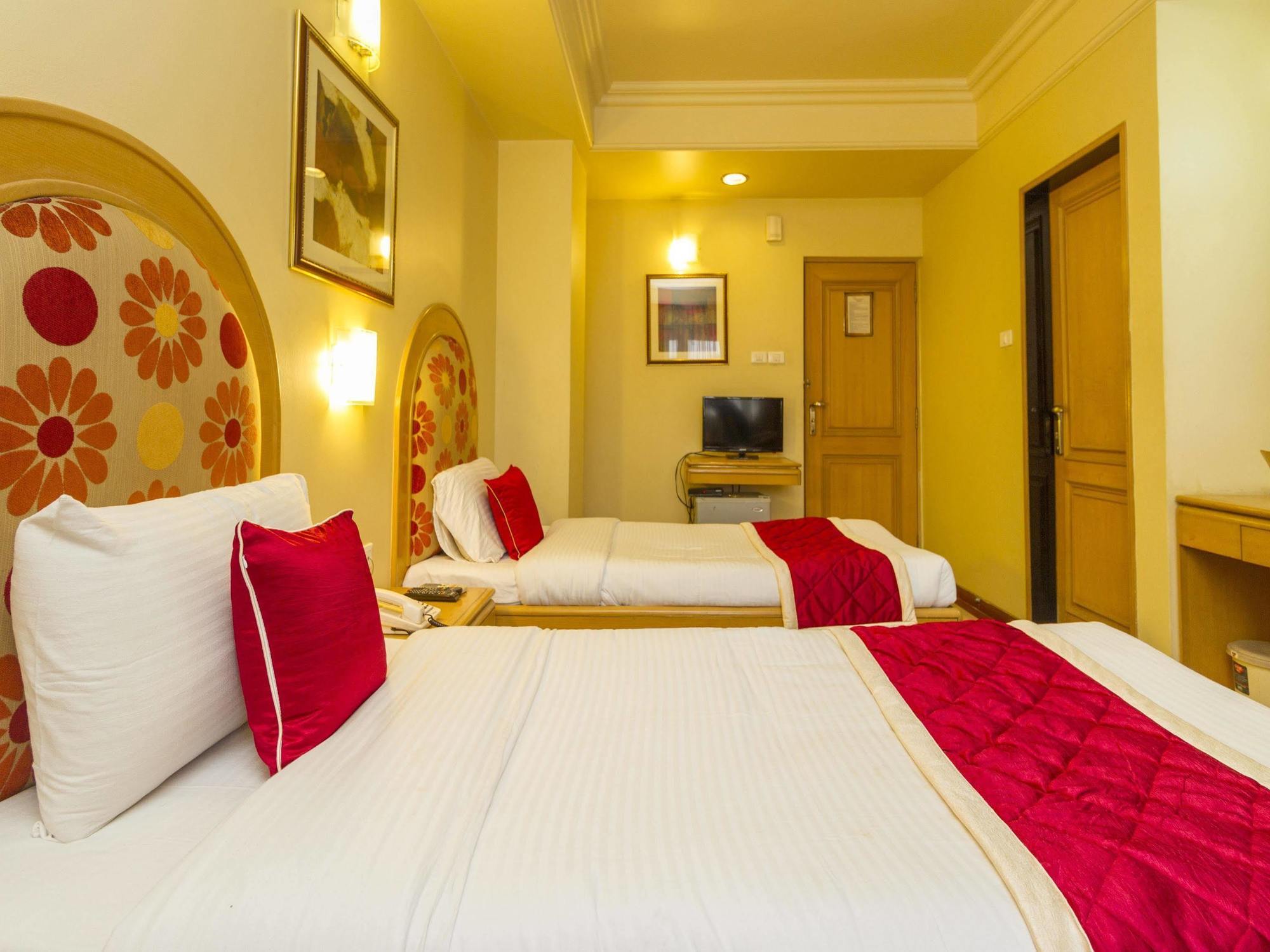 Hotel Capital O 333 Crystal Homes 3*