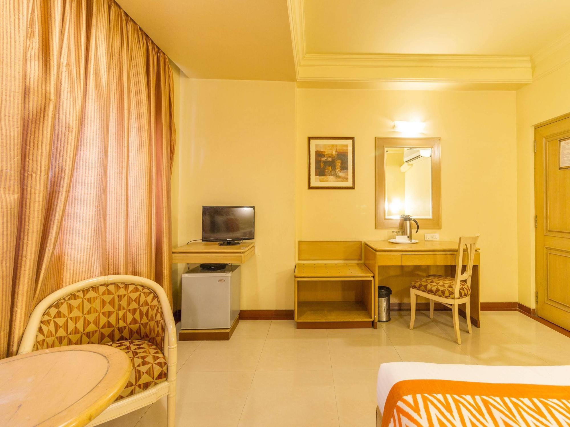 Hotel Capital O 333 Crystal Homes