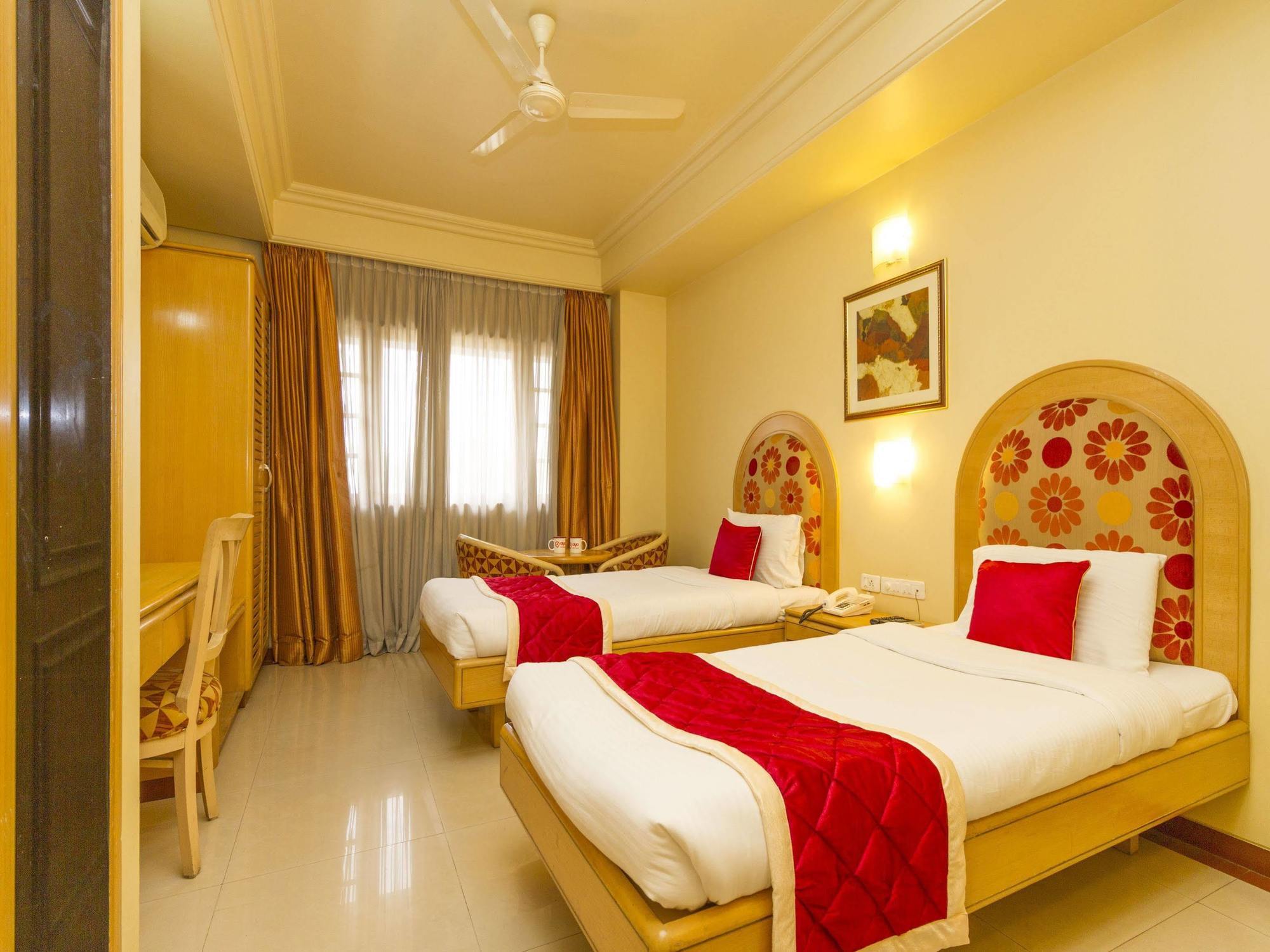 Capital O 333 Crystal Homes Hotel 3*