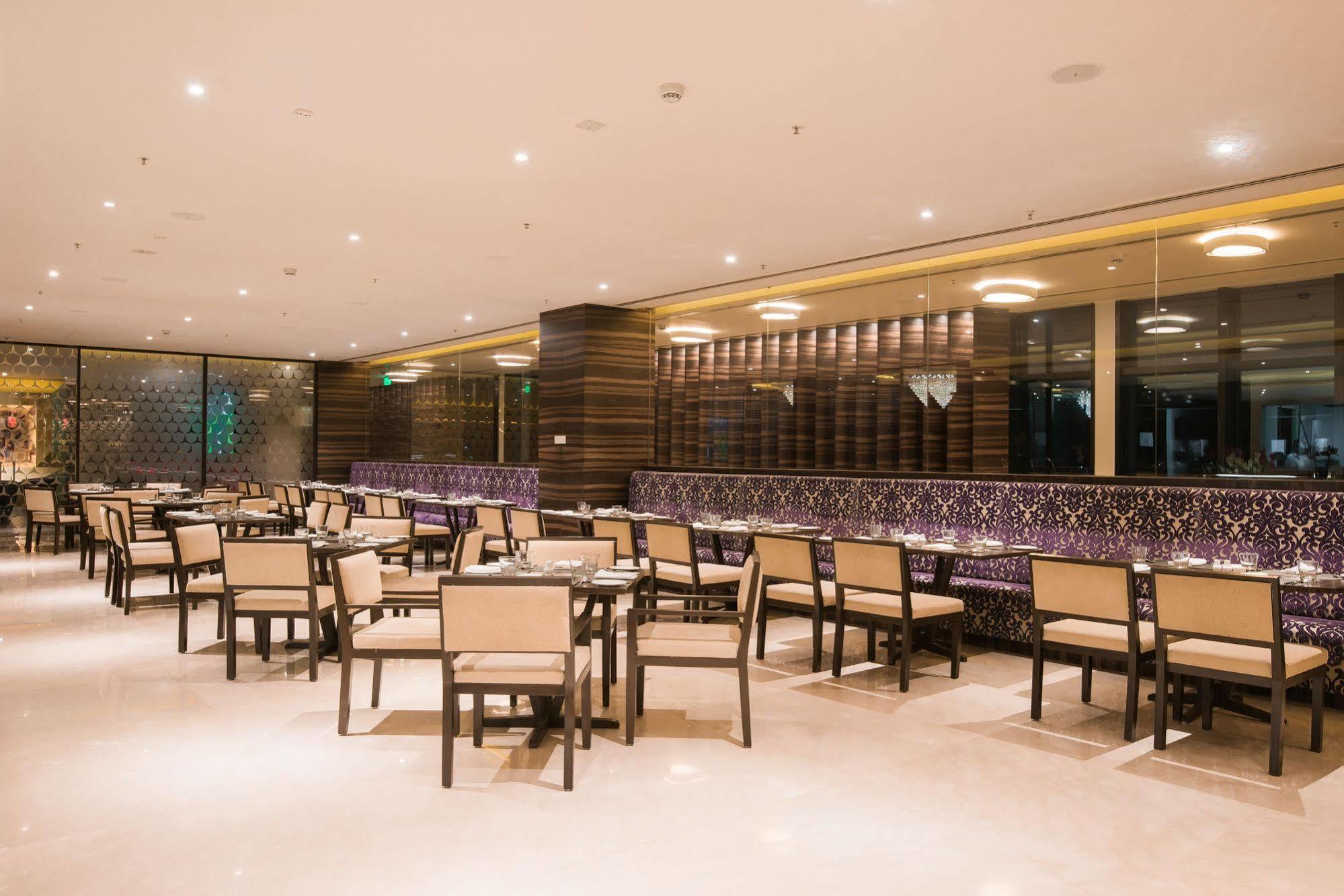 Hotel Howard Johnson By Wyndham, Hebbal,