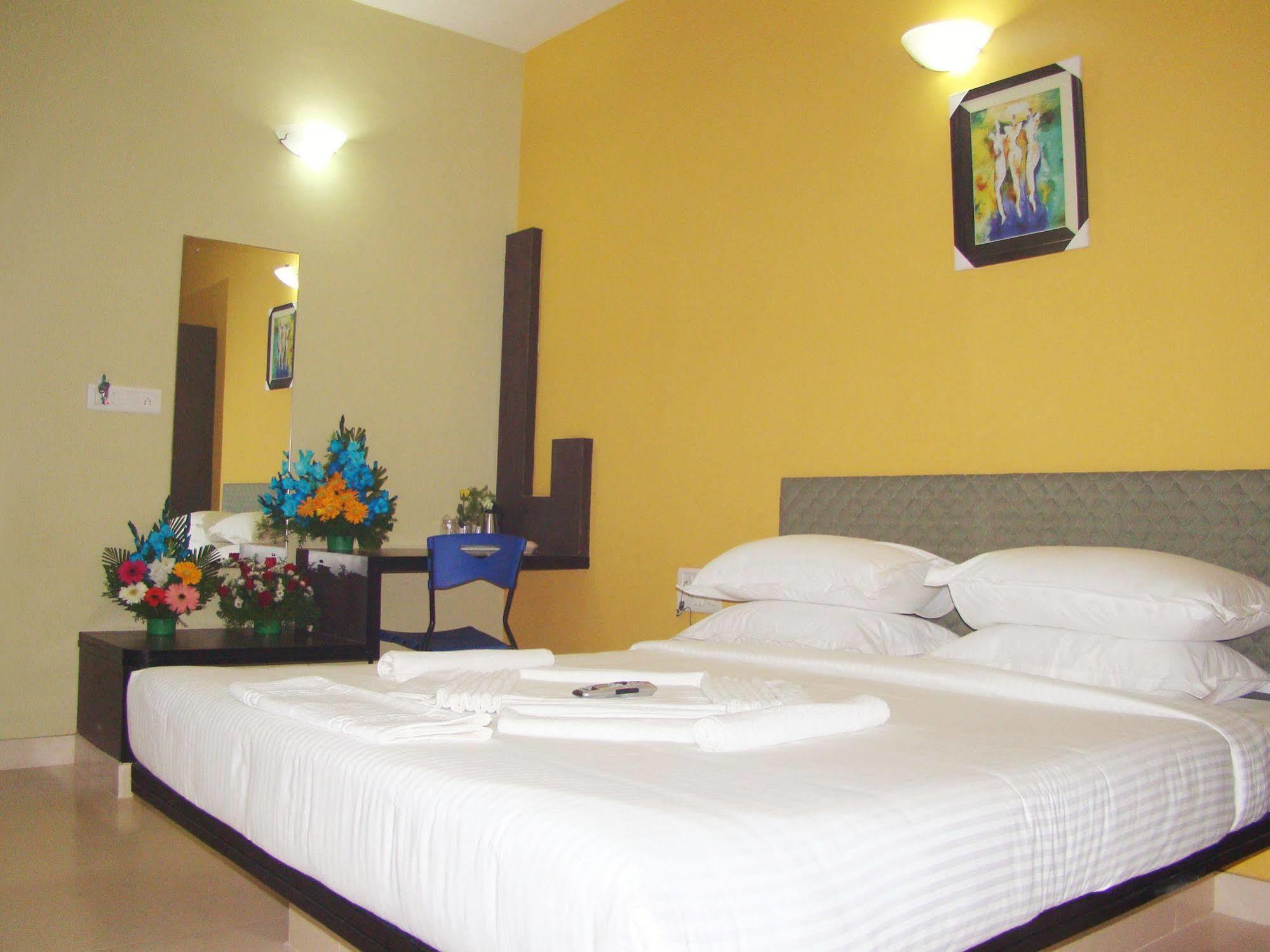 Grand Bee Hotel