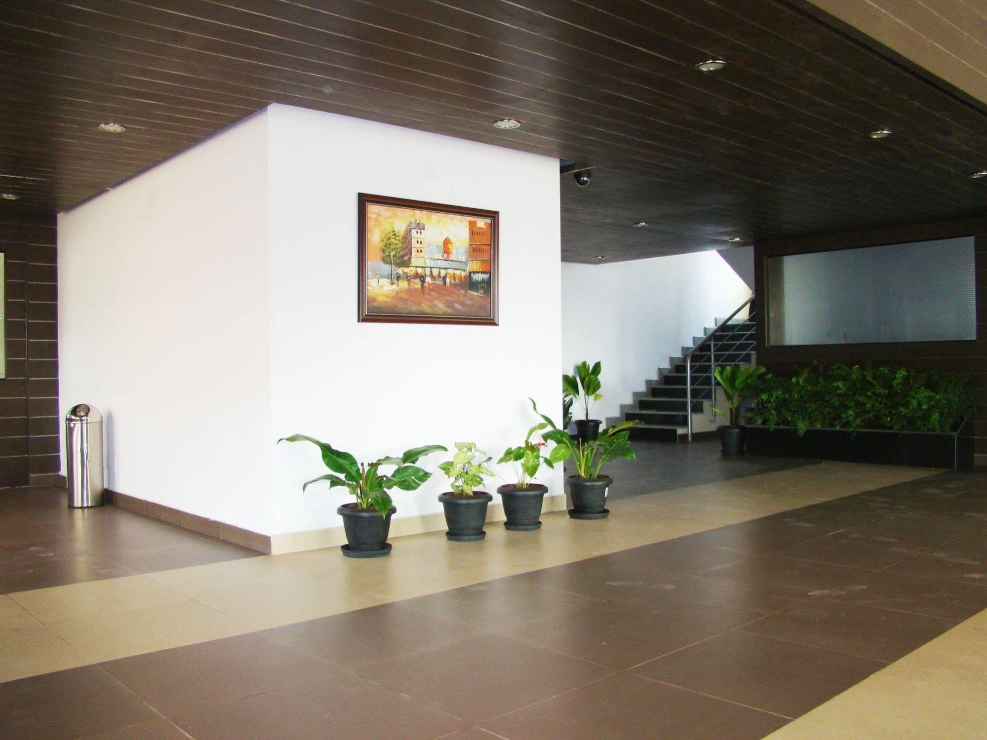 Grand Bee Hotel