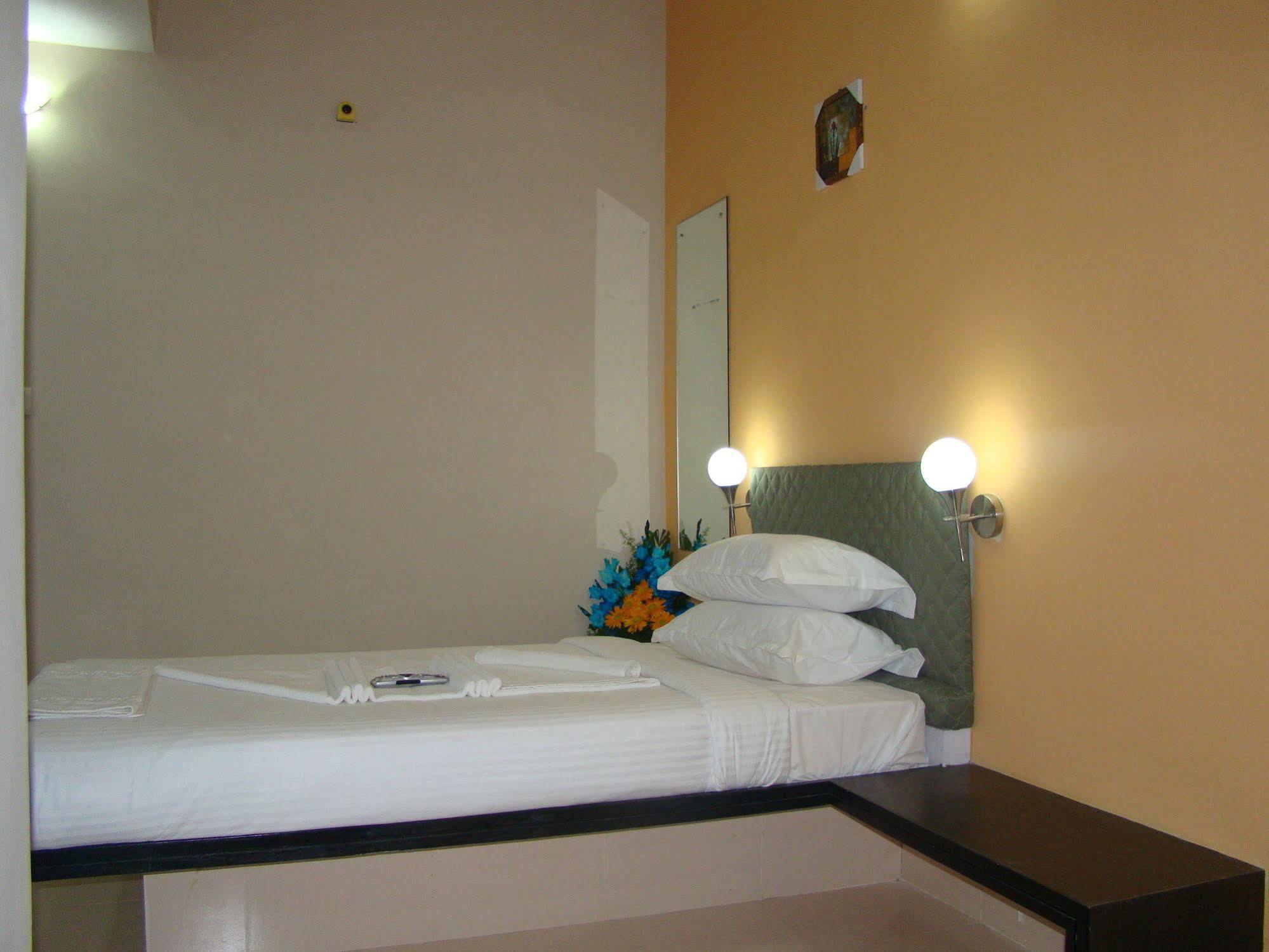 Grand Bee Hotel 3*
