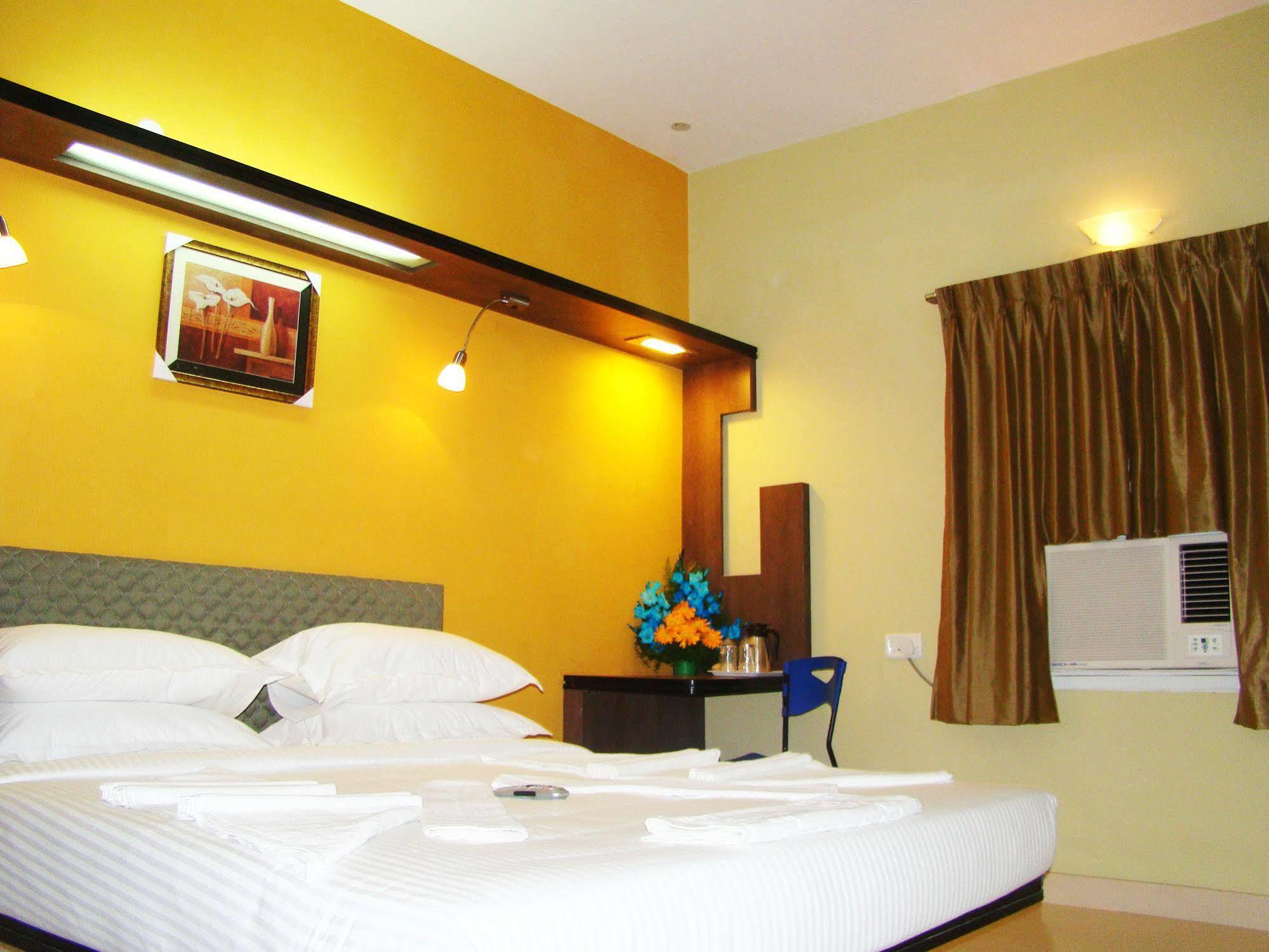 Grand Bee Hotel 3*