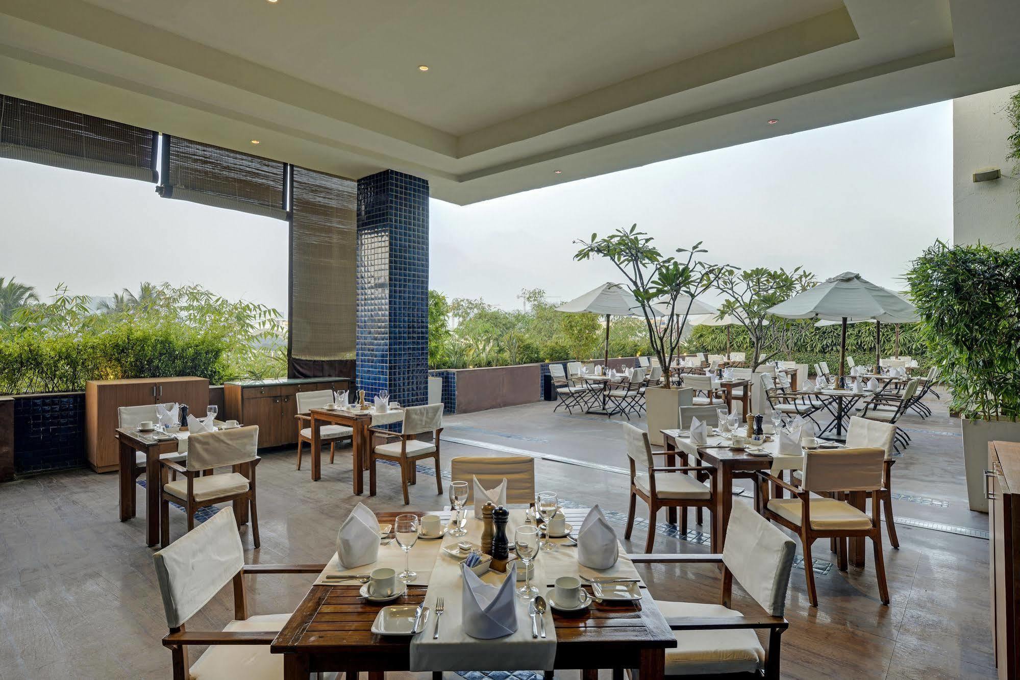 Hotel Radisson Blu Outer Ring Road