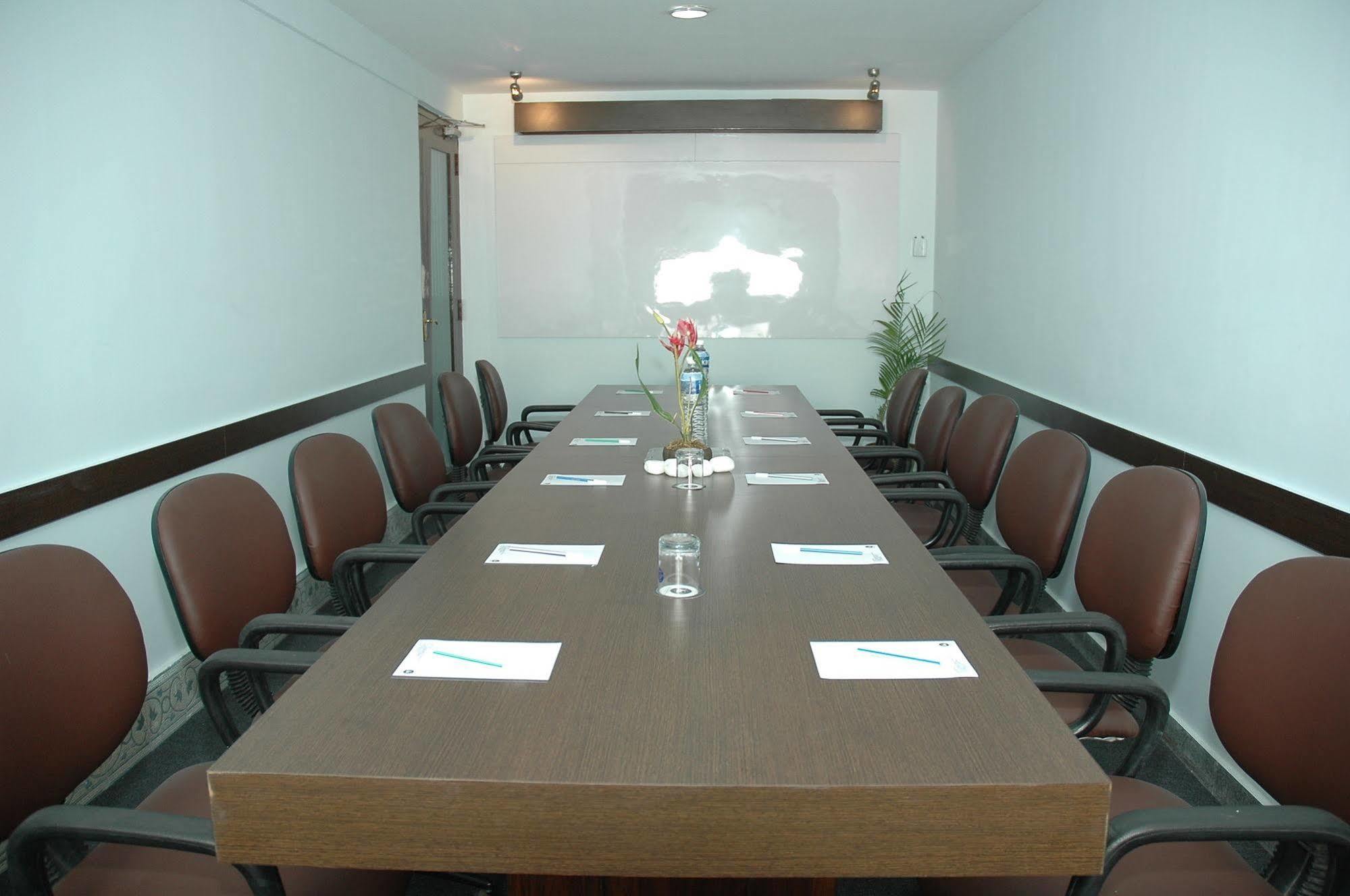 Istay Infantry Road Hotel 3*