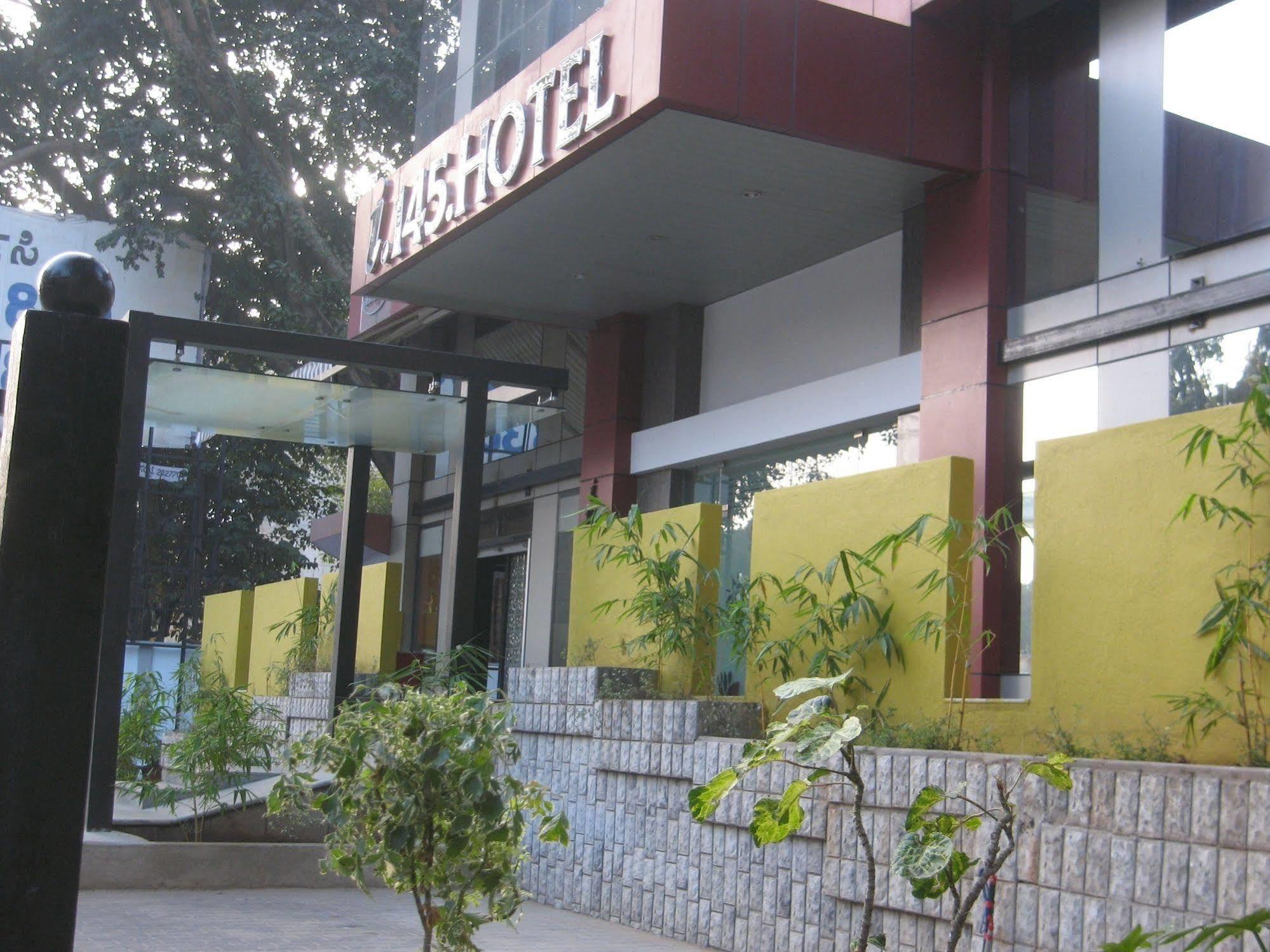 Hotel Istay Infantry Road Bangalore