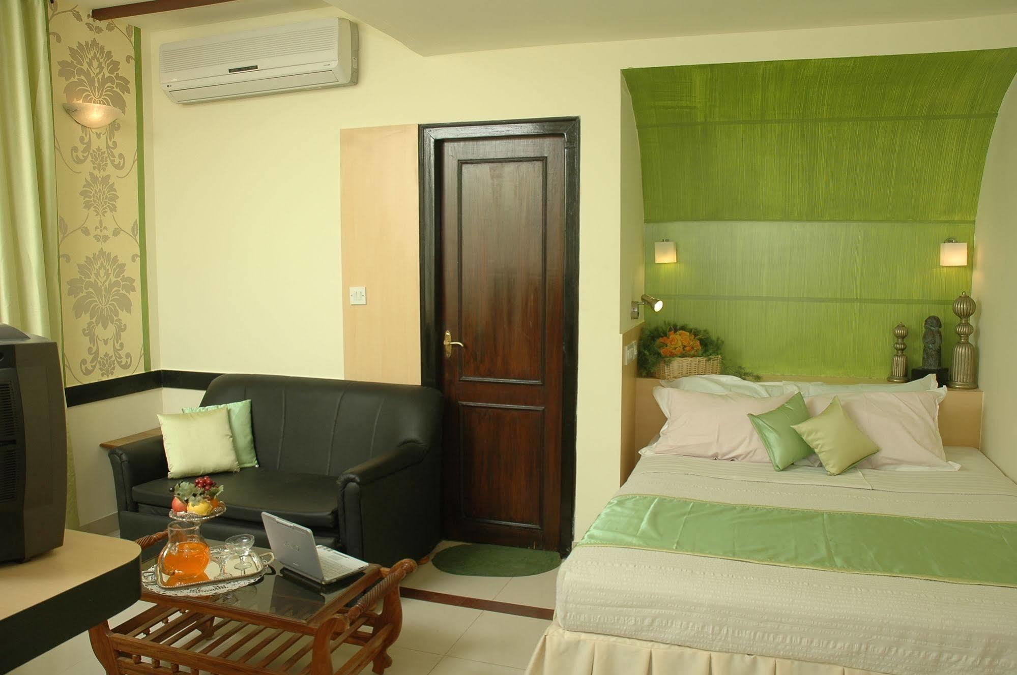 Istay Infantry Road Bangalore