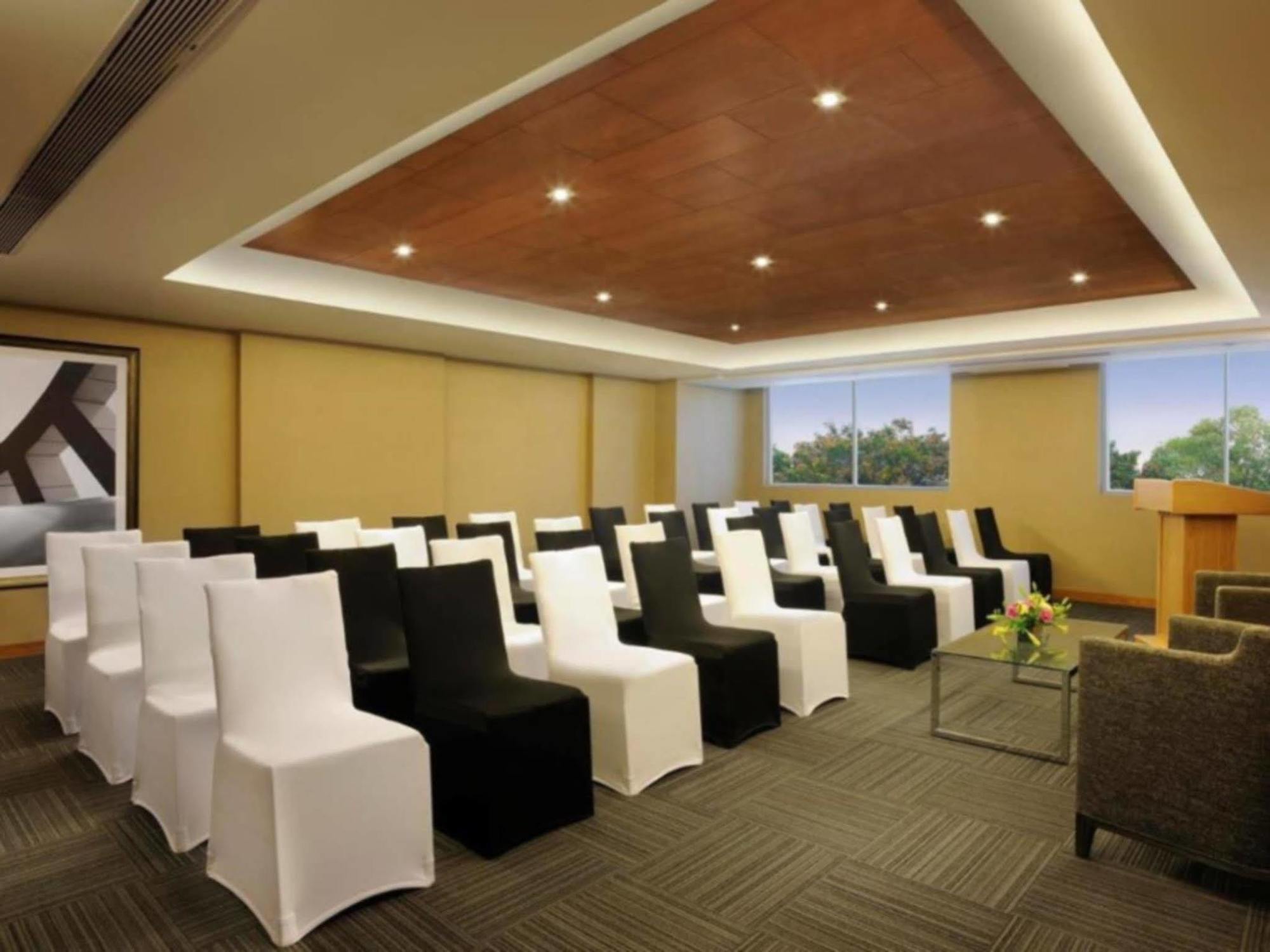 Hotel Doubletree By Hilton Outer Ring Road
