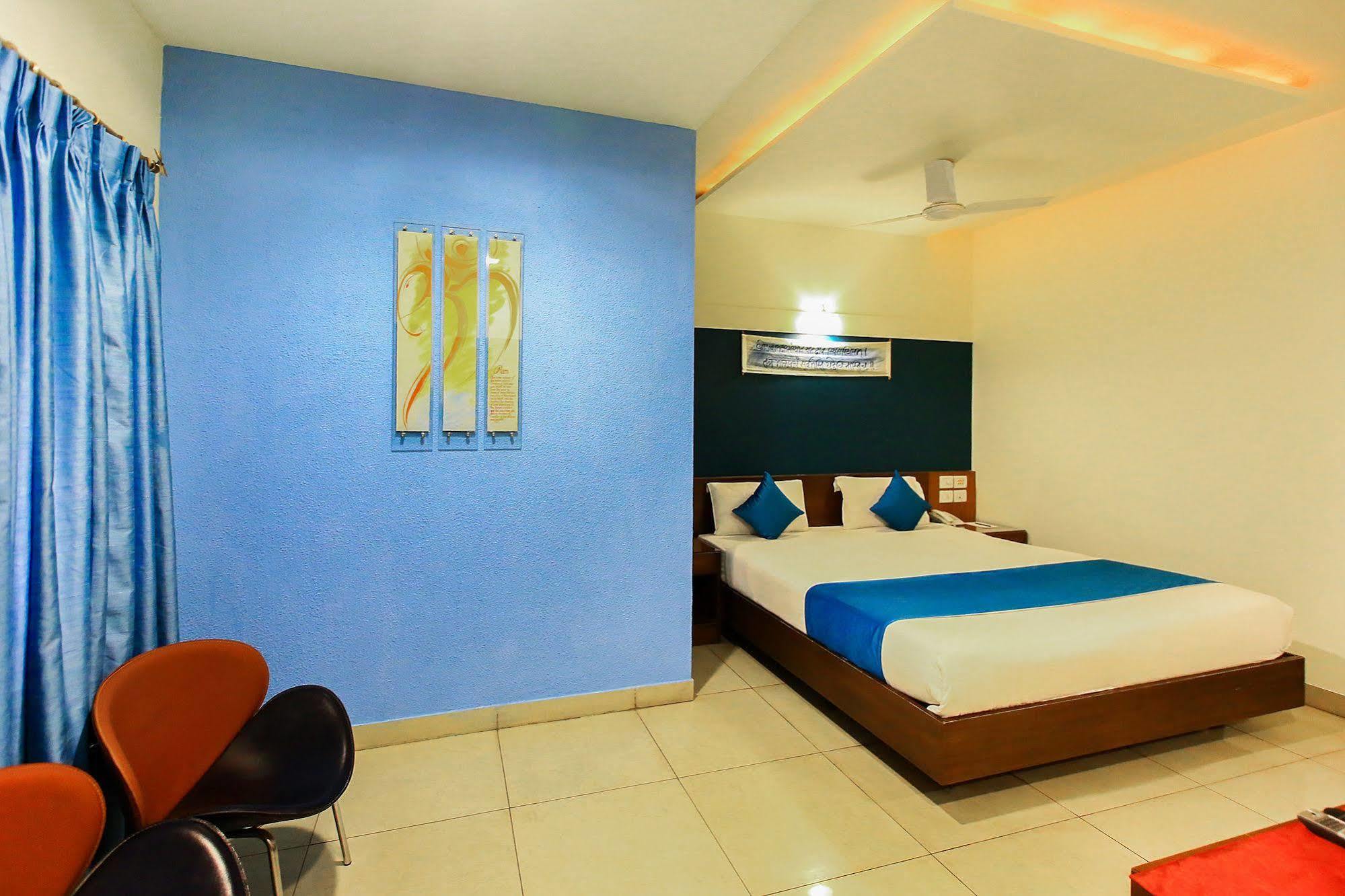 Bed & Breakfast Treebo Trip Cynosure Suites Bangalore