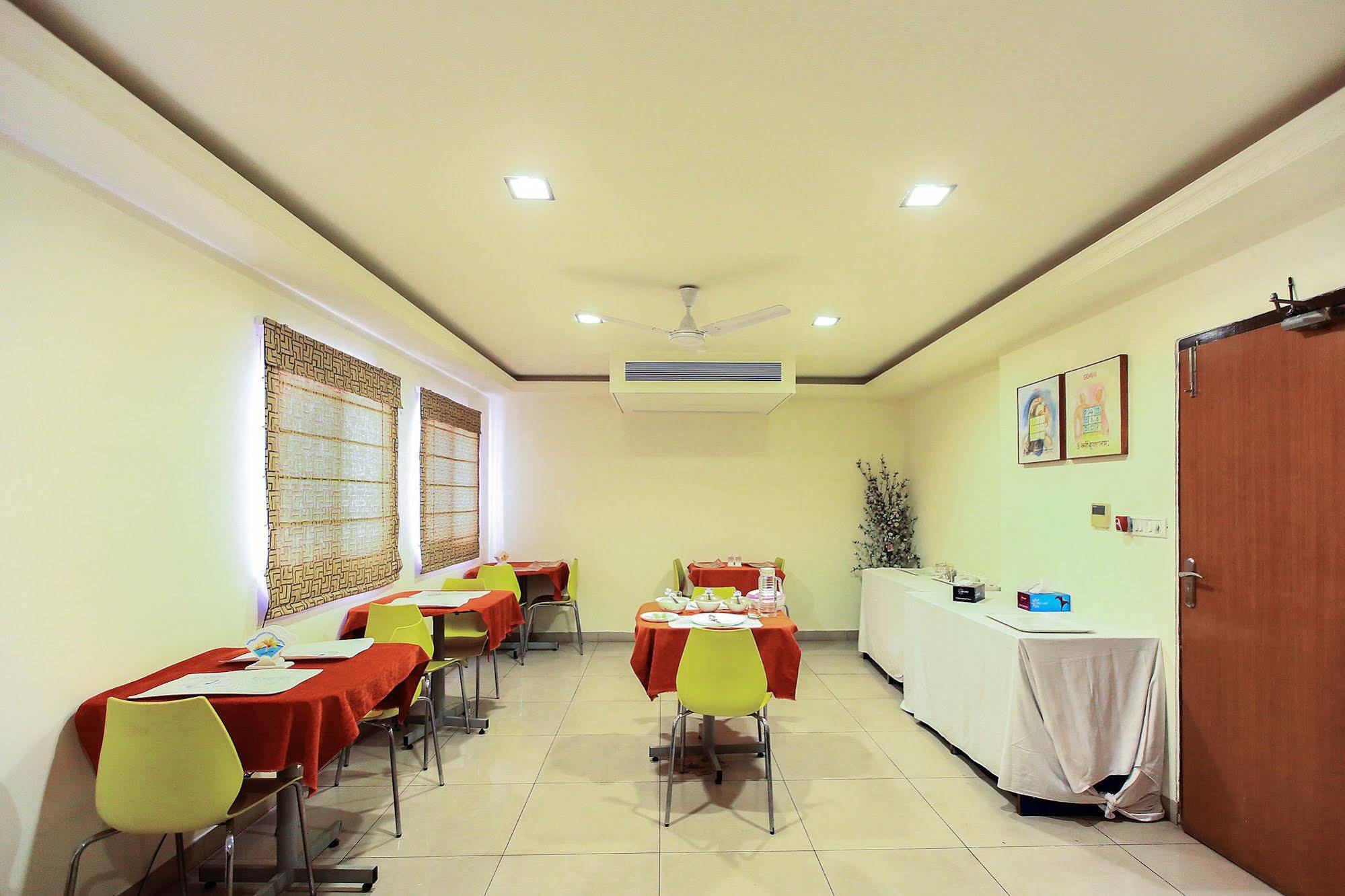 Bed & Breakfast Treebo Trip Cynosure Suites 3*