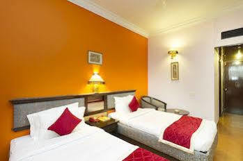 Golden Gates Hotel