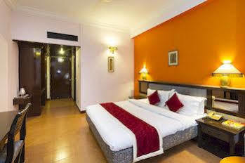 Golden Gates Hotel 3*