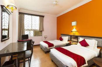Hotel Golden Gates 3*